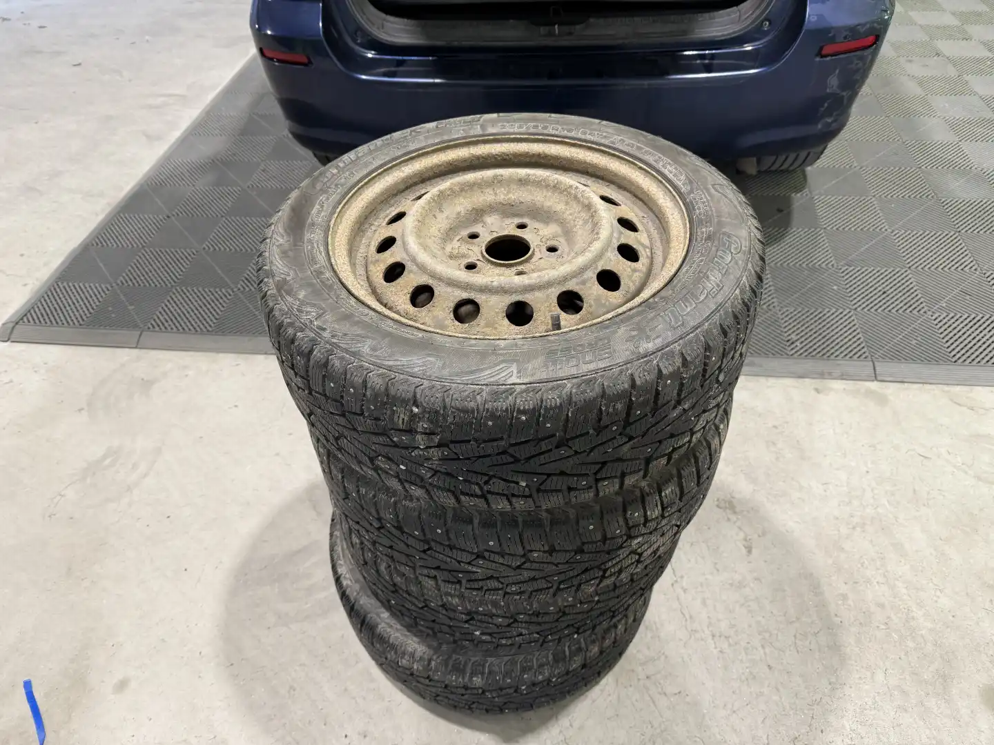 car-image