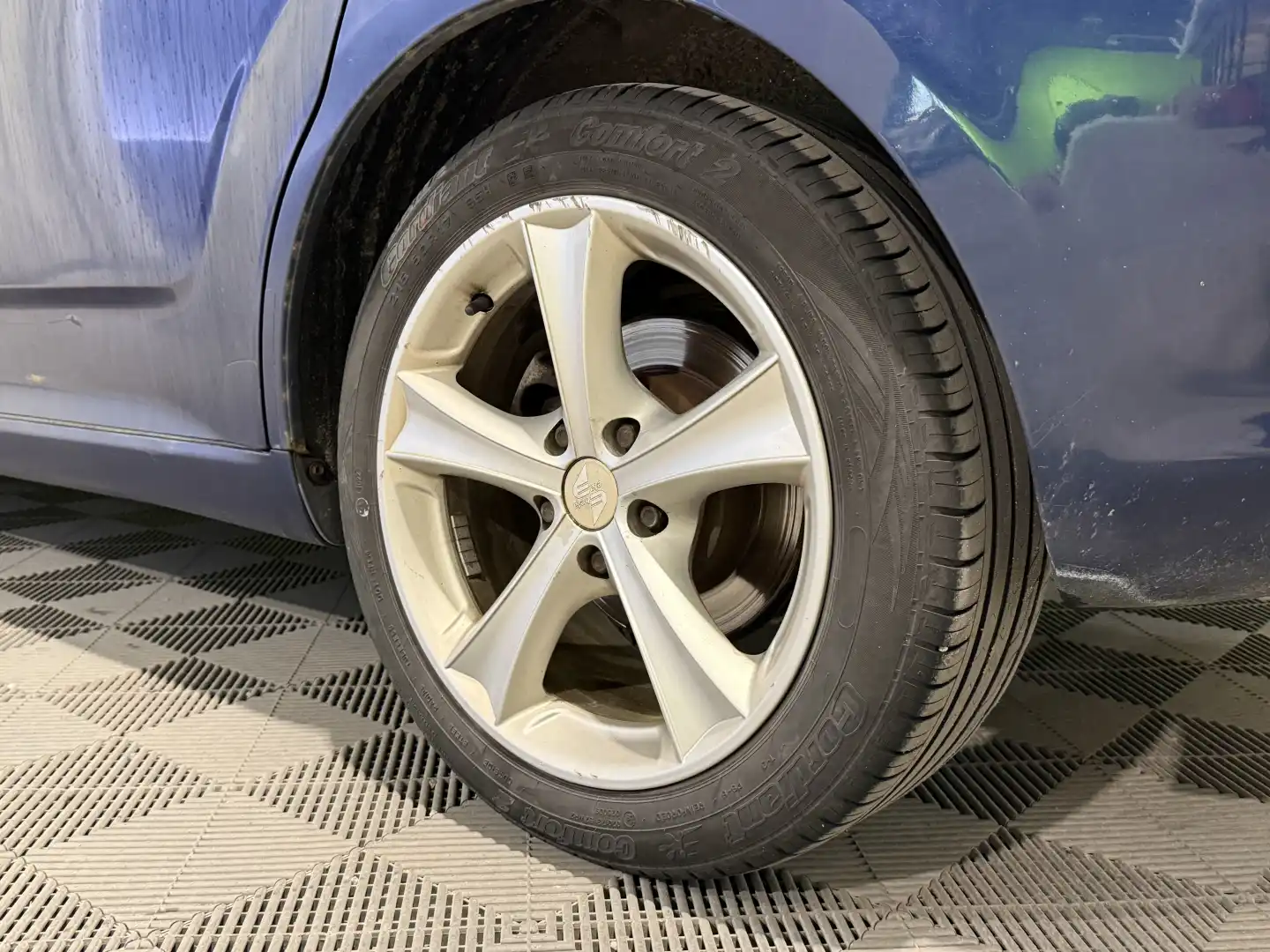 car-image