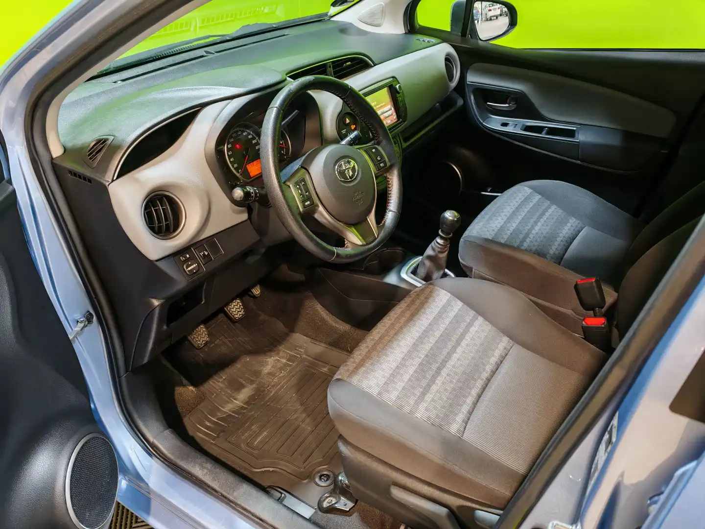 car-image