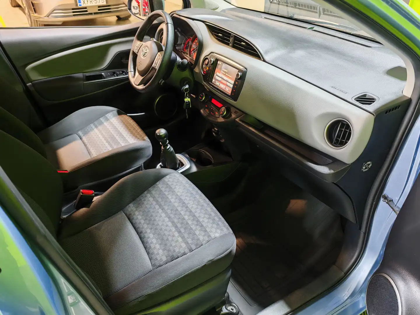 car-image