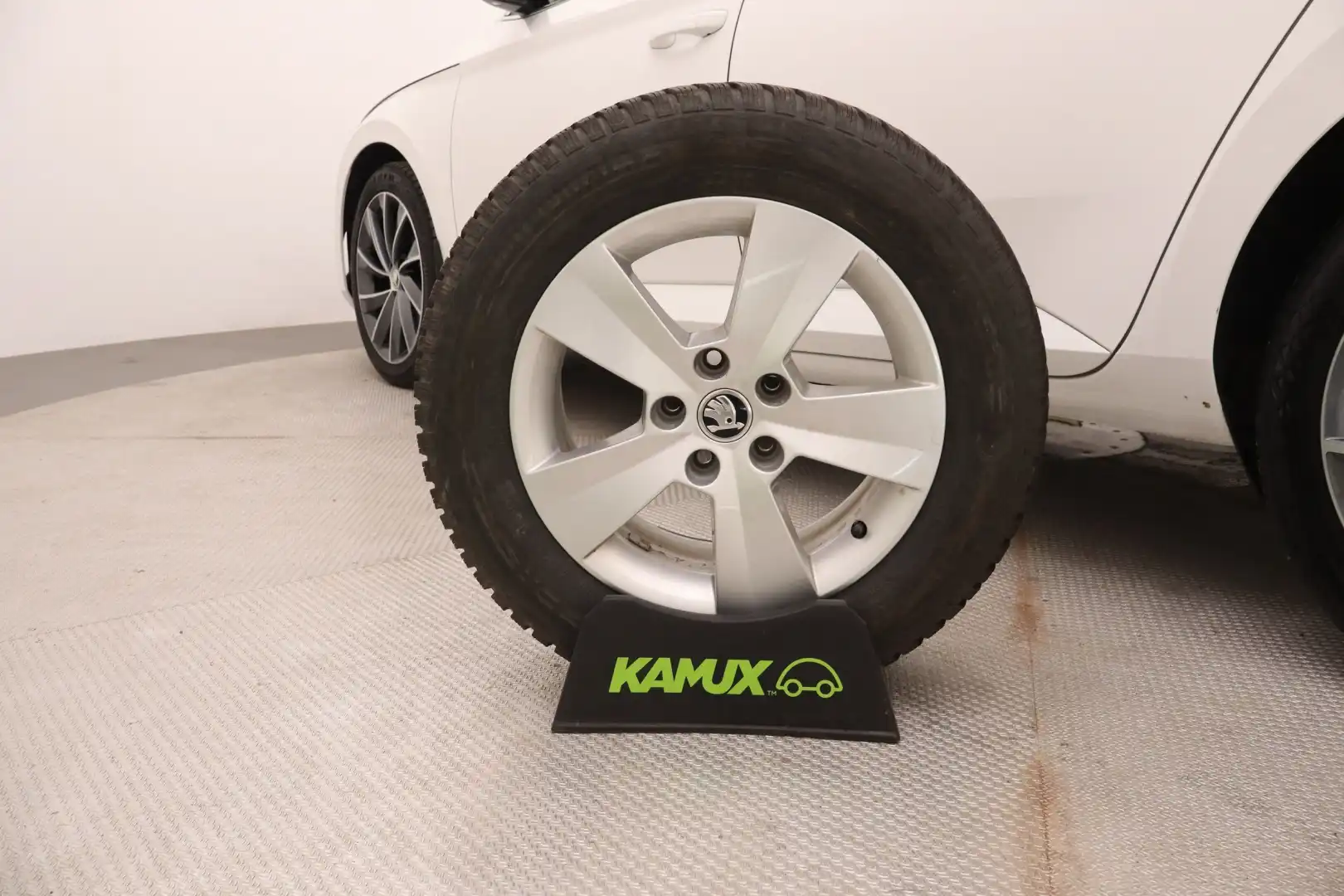 car-image
