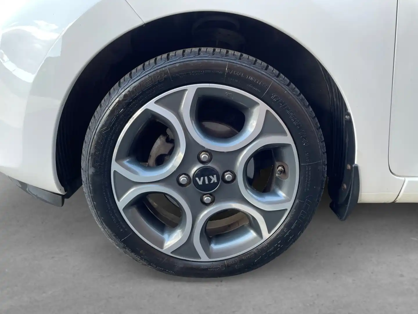 car-image