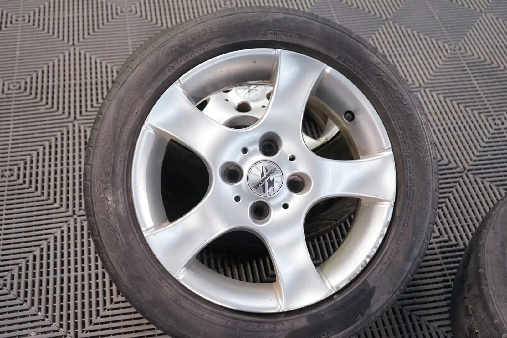 car-image