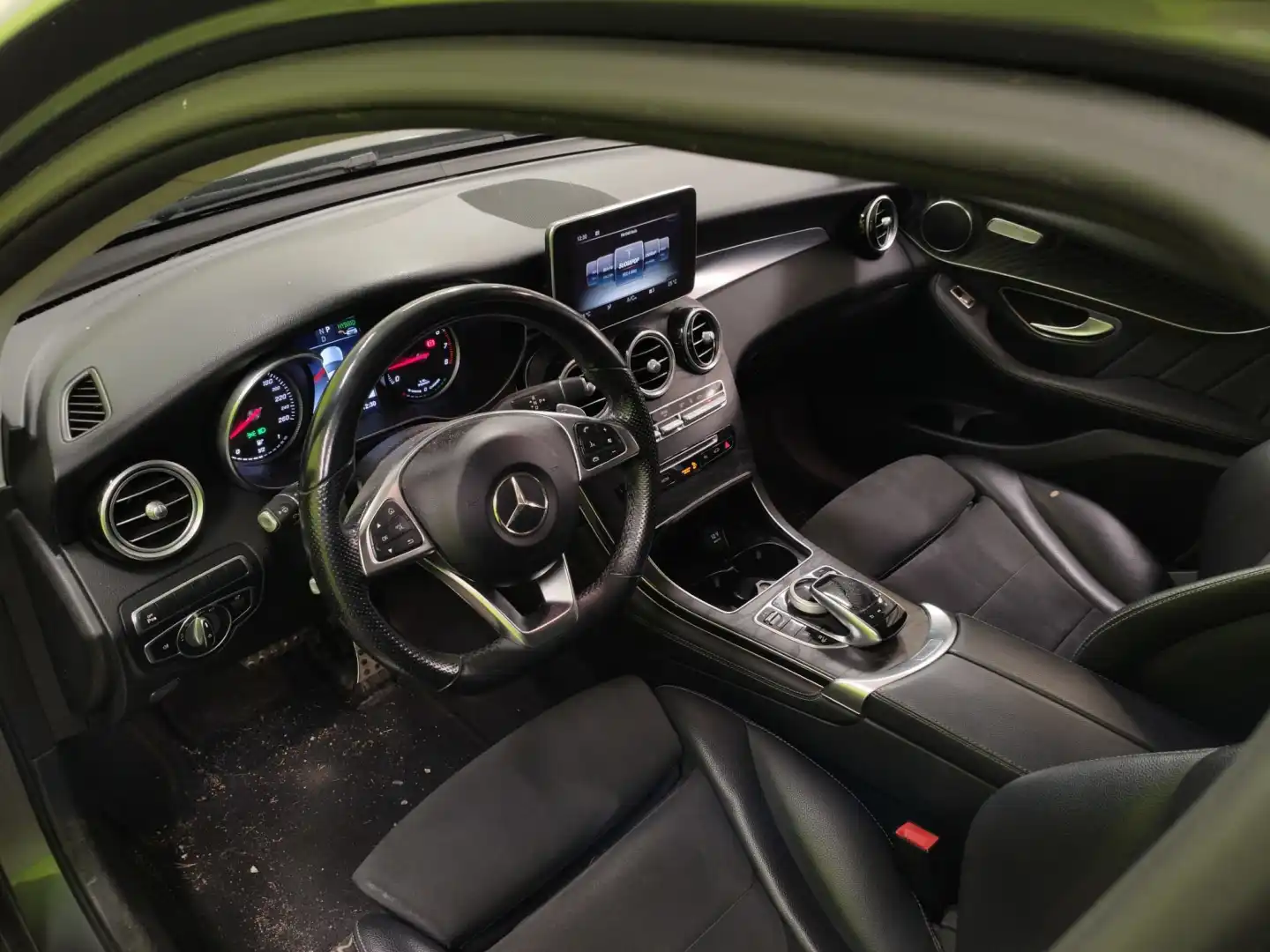 car-image