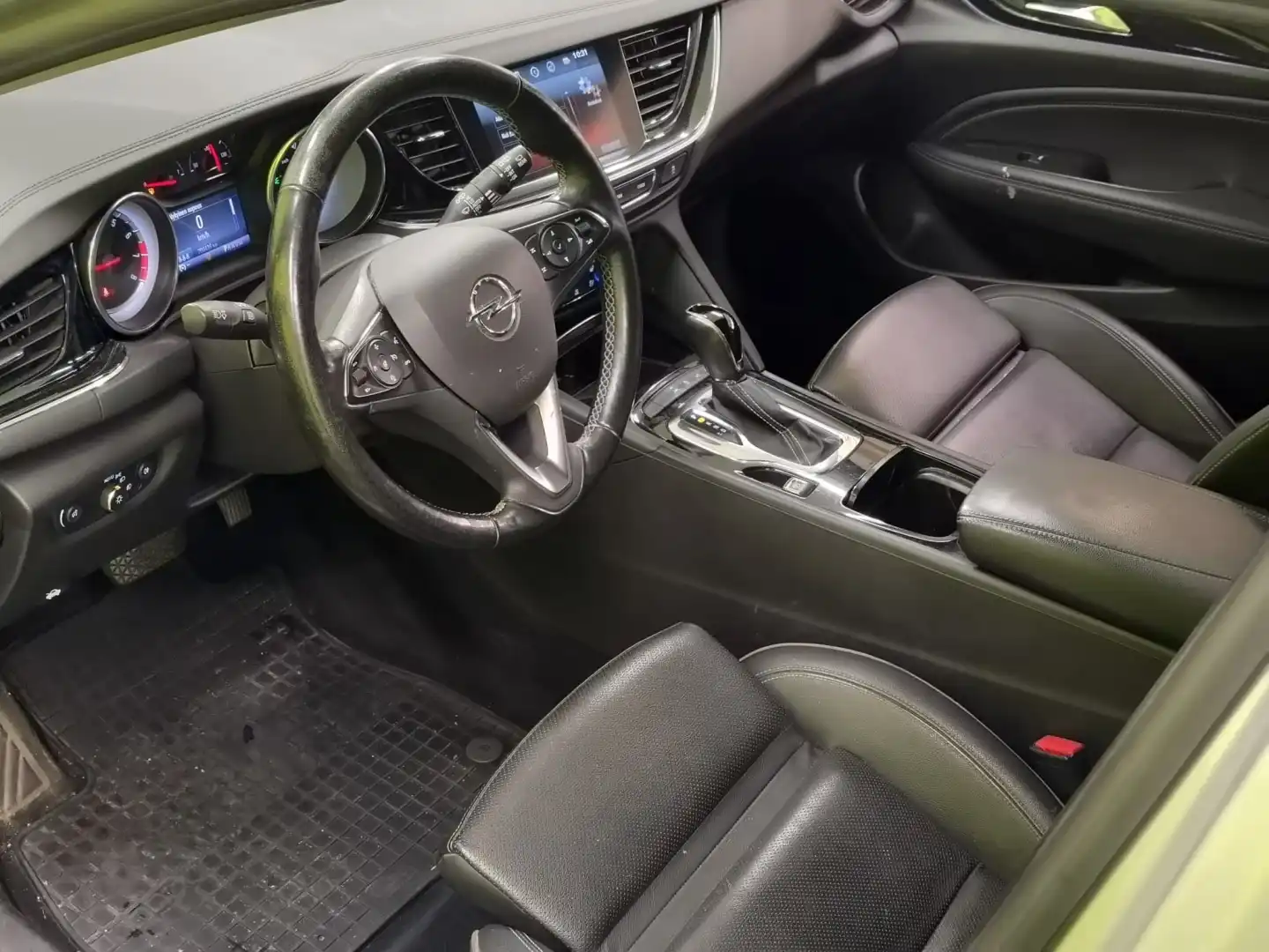 car-image