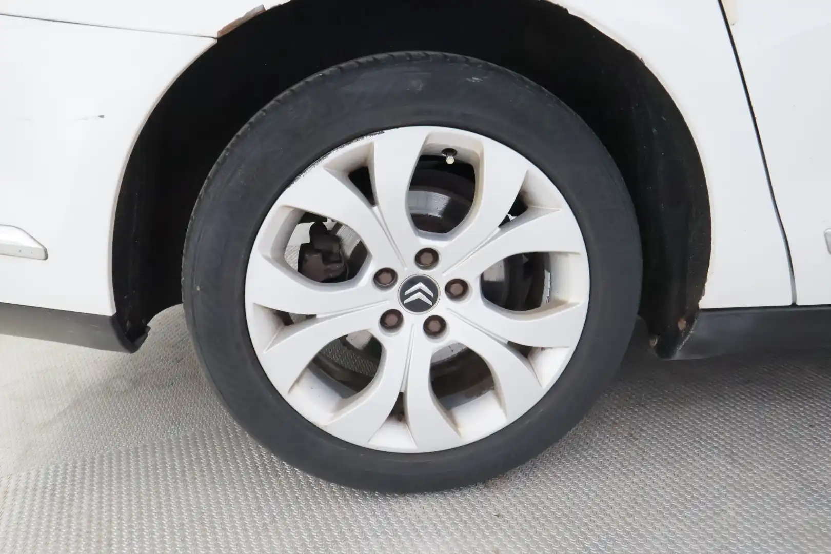 car-image