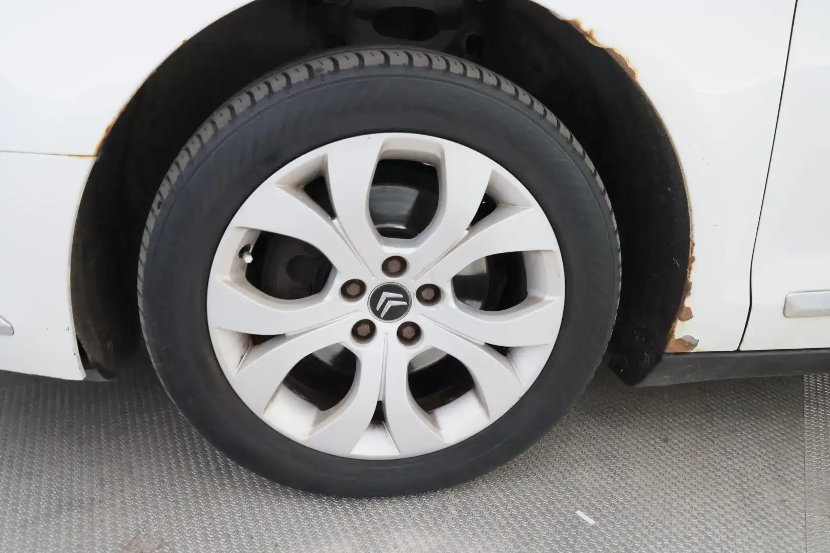 car-image