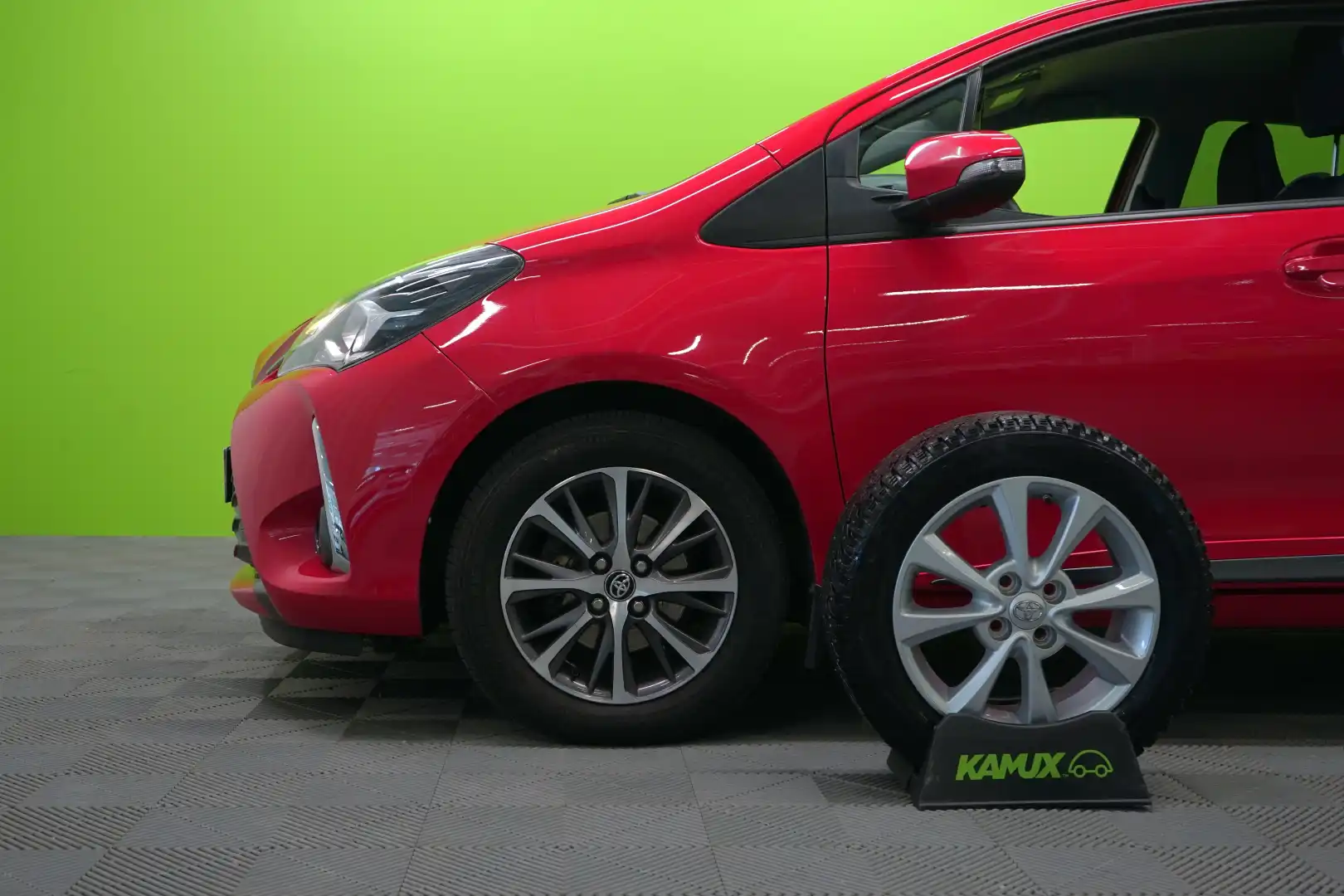 car-image