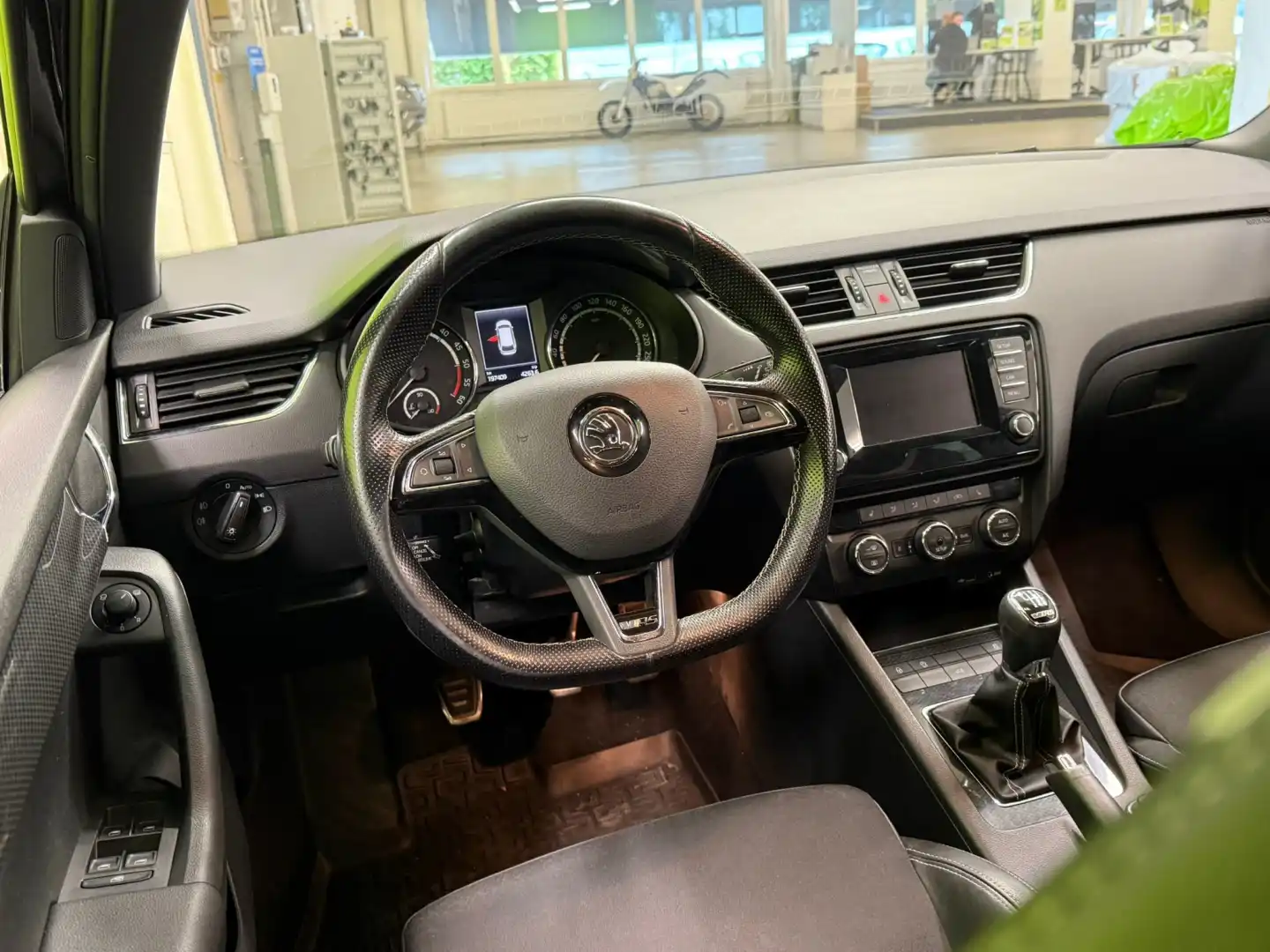 car-image