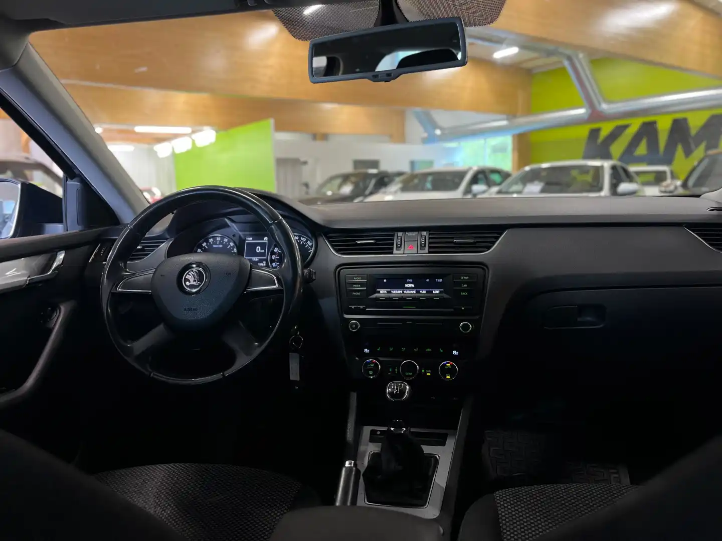 car-image
