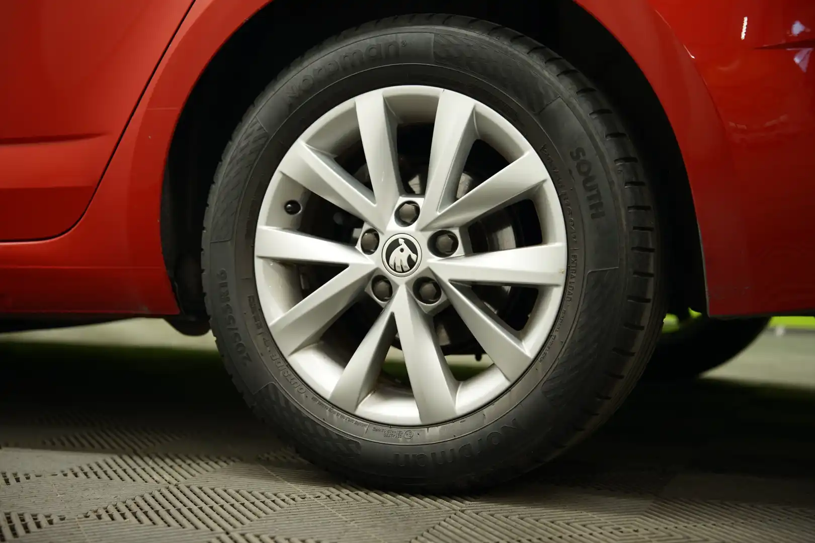 car-image