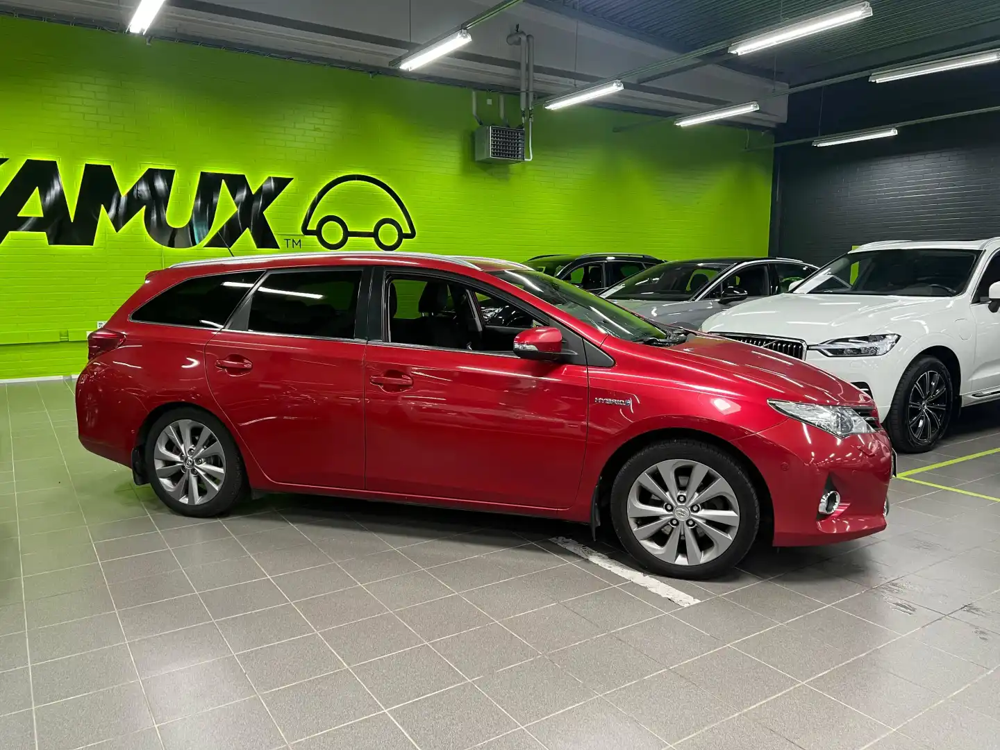 car-image
