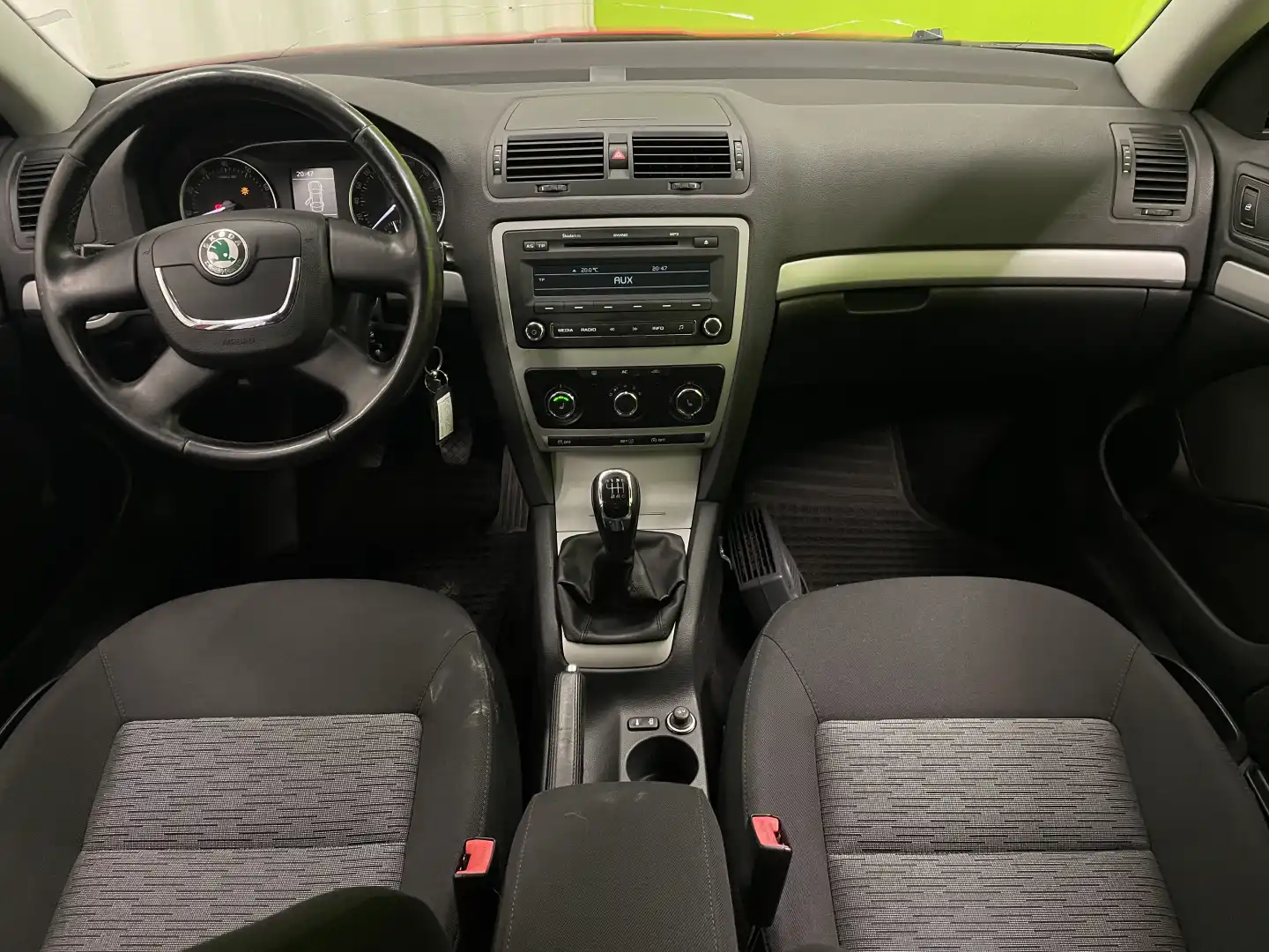 car-image