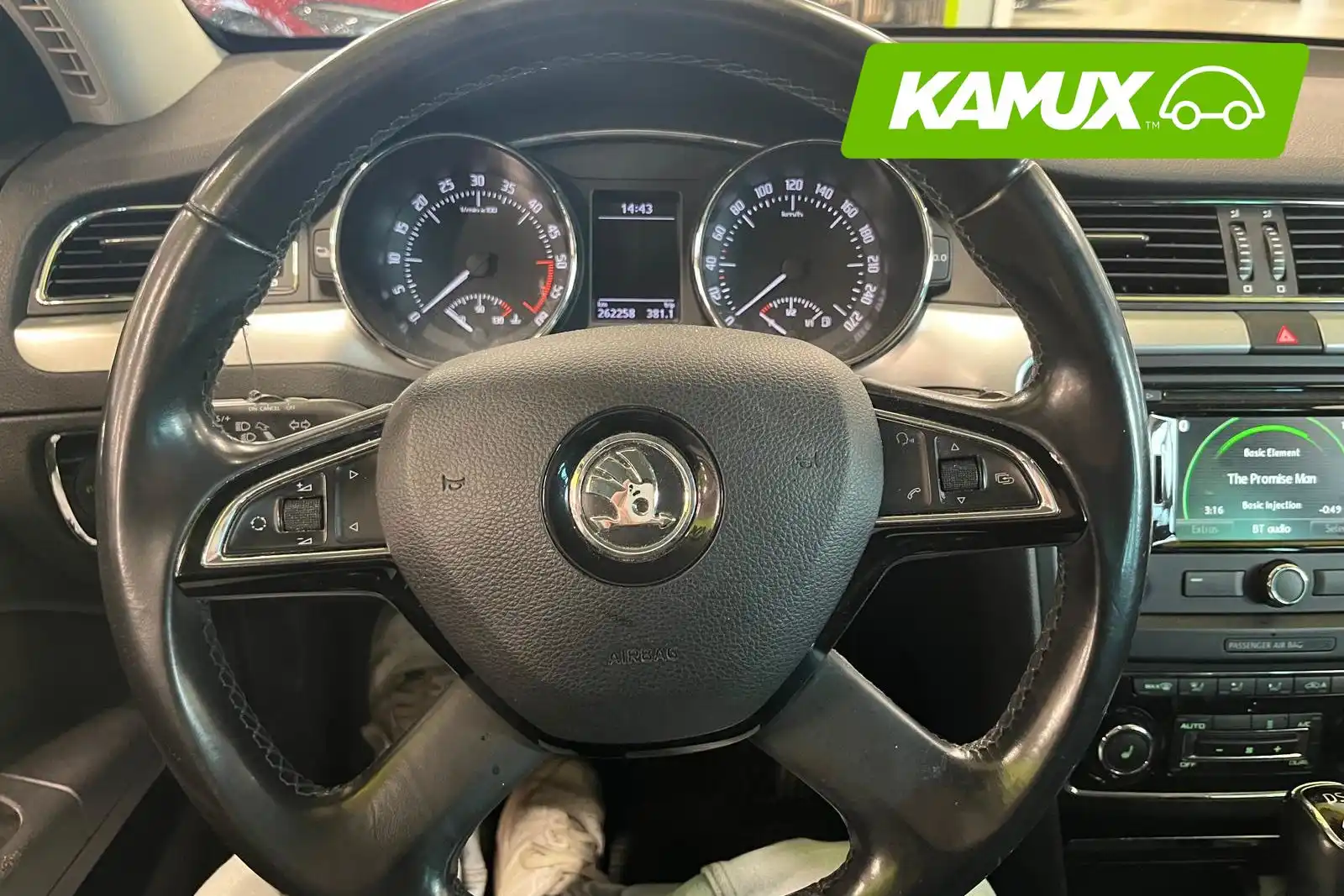car-image