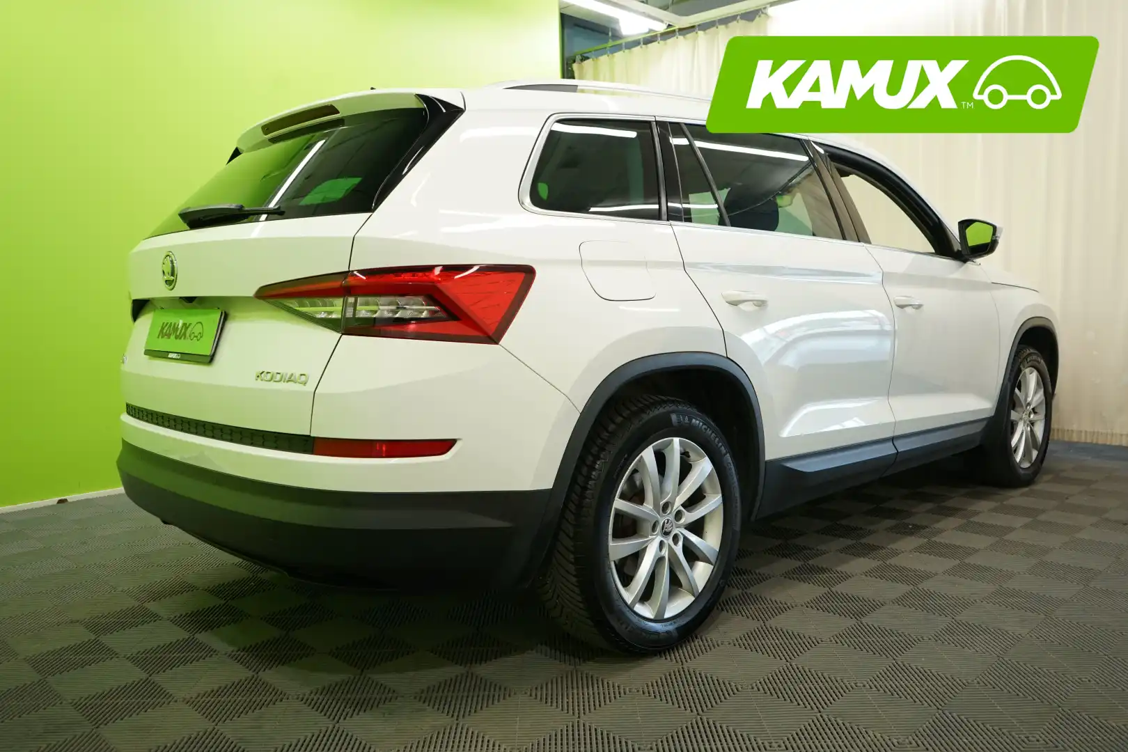 car-image