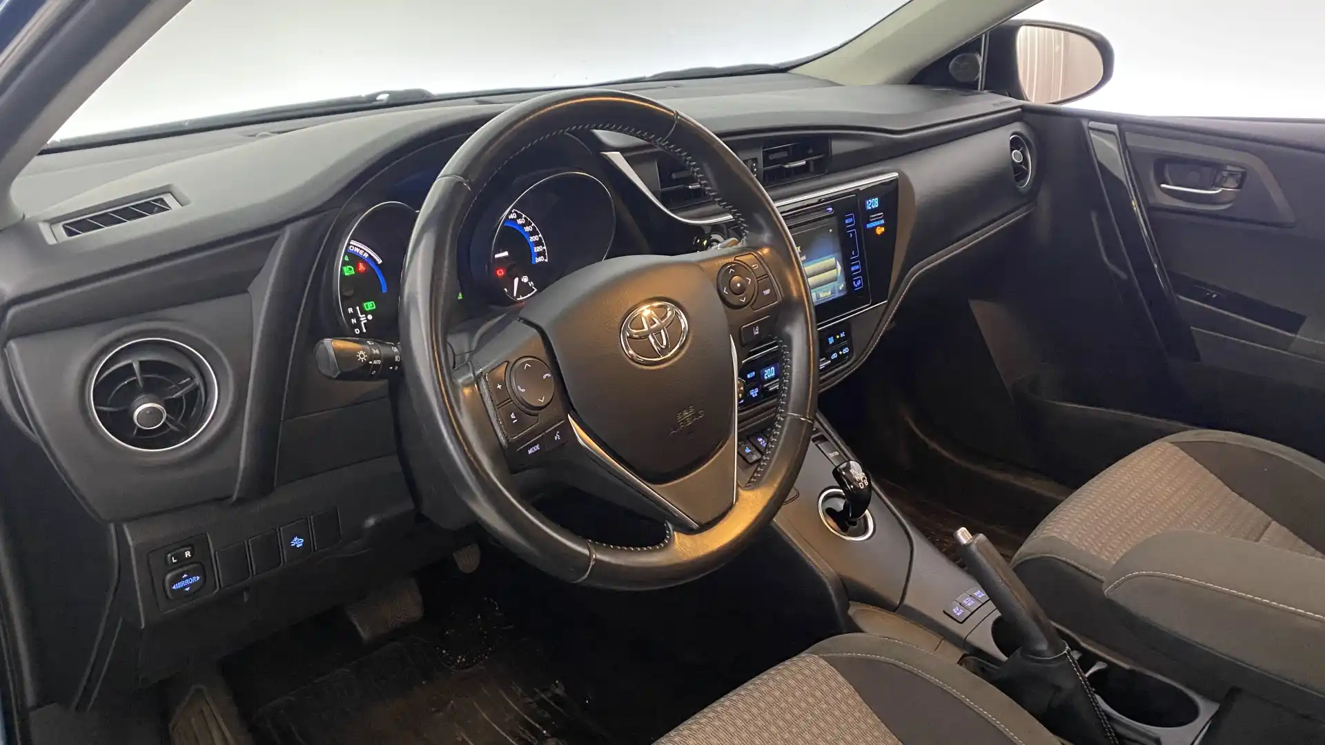 car-image