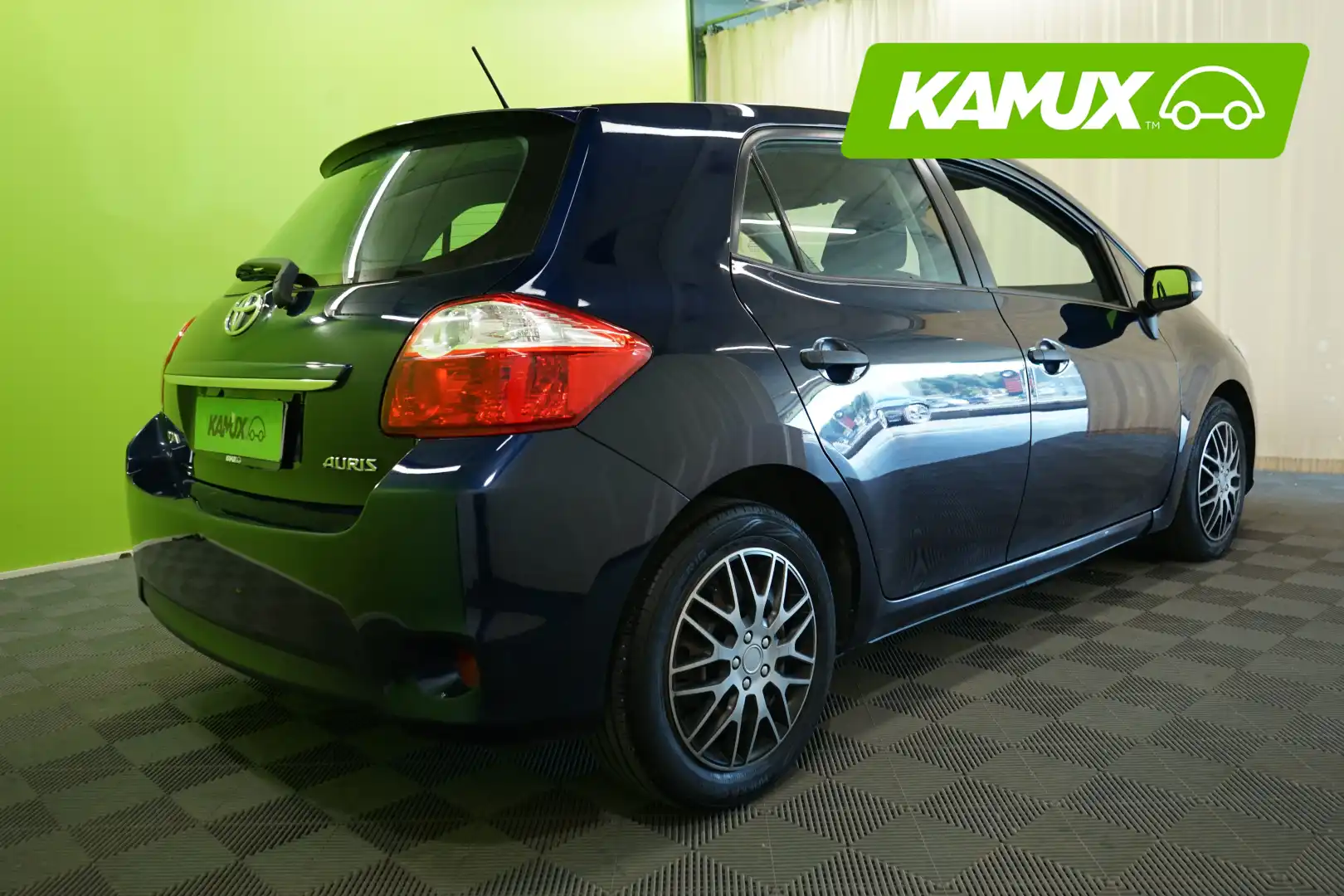 car-image