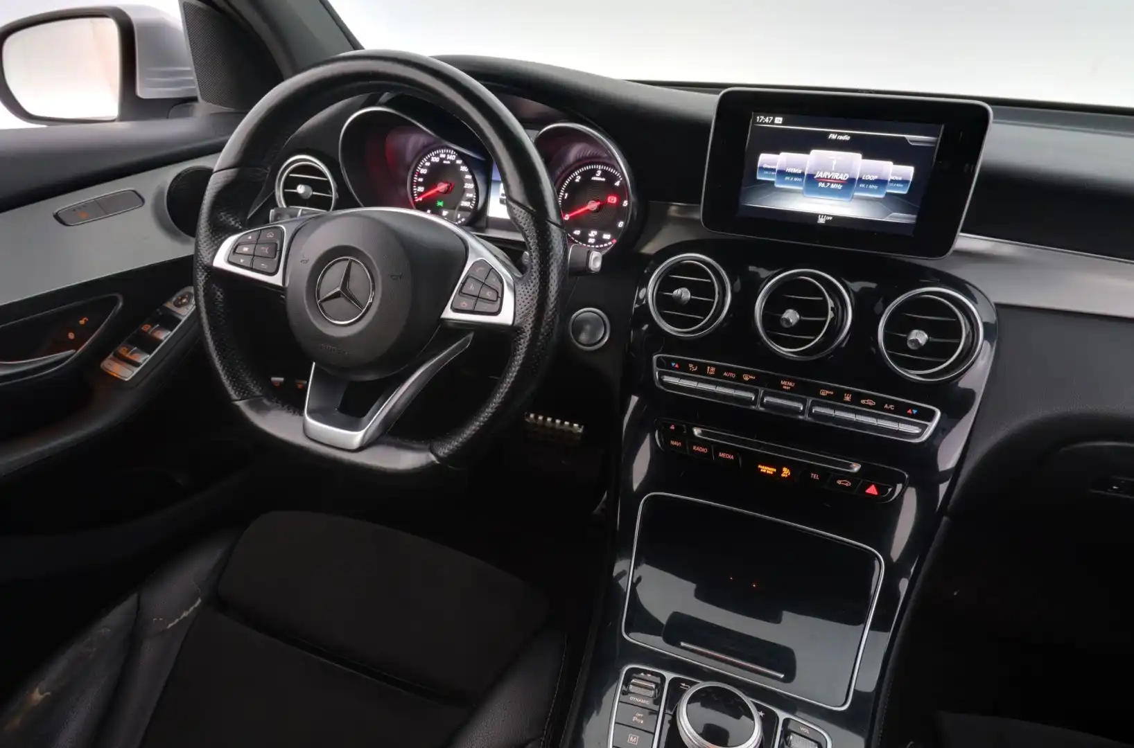 car-image