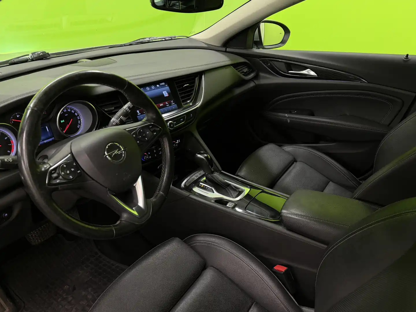 car-image