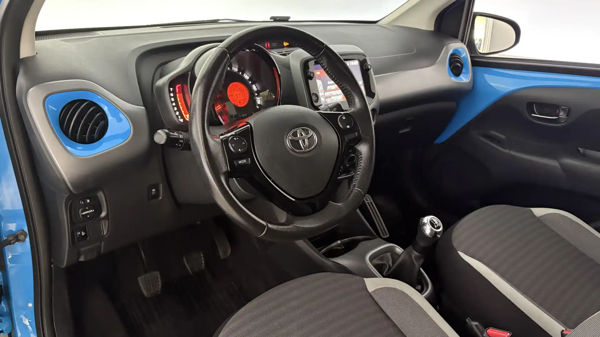 car-image
