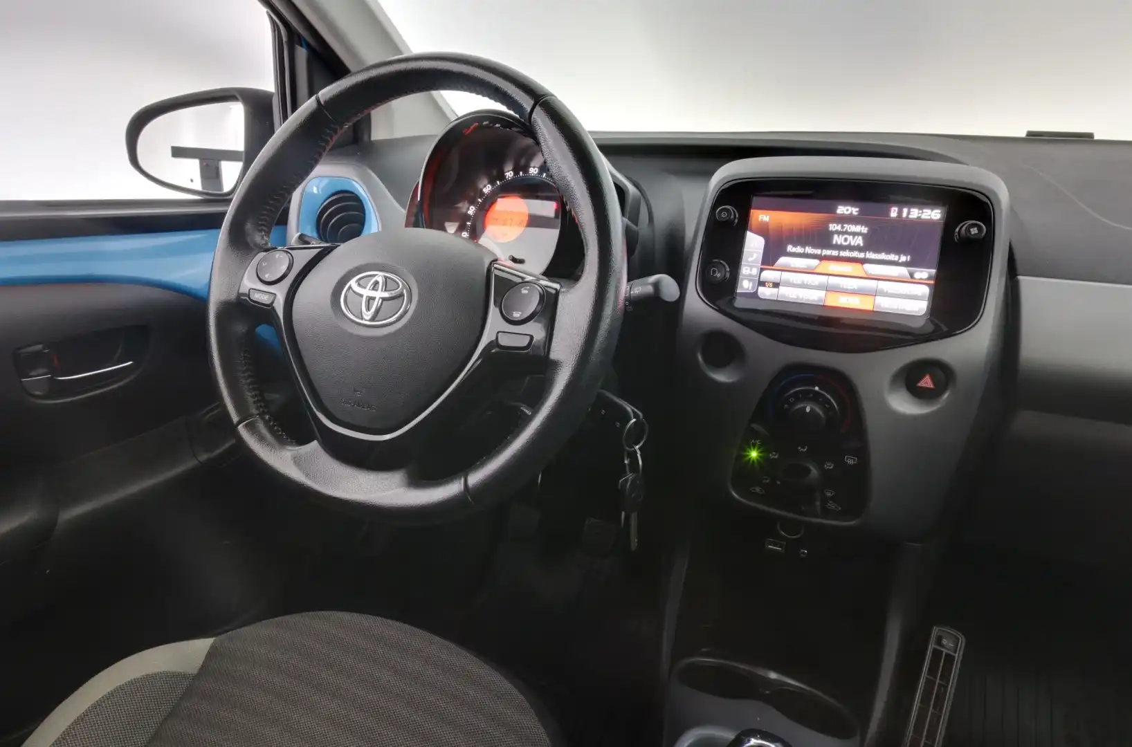 car-image