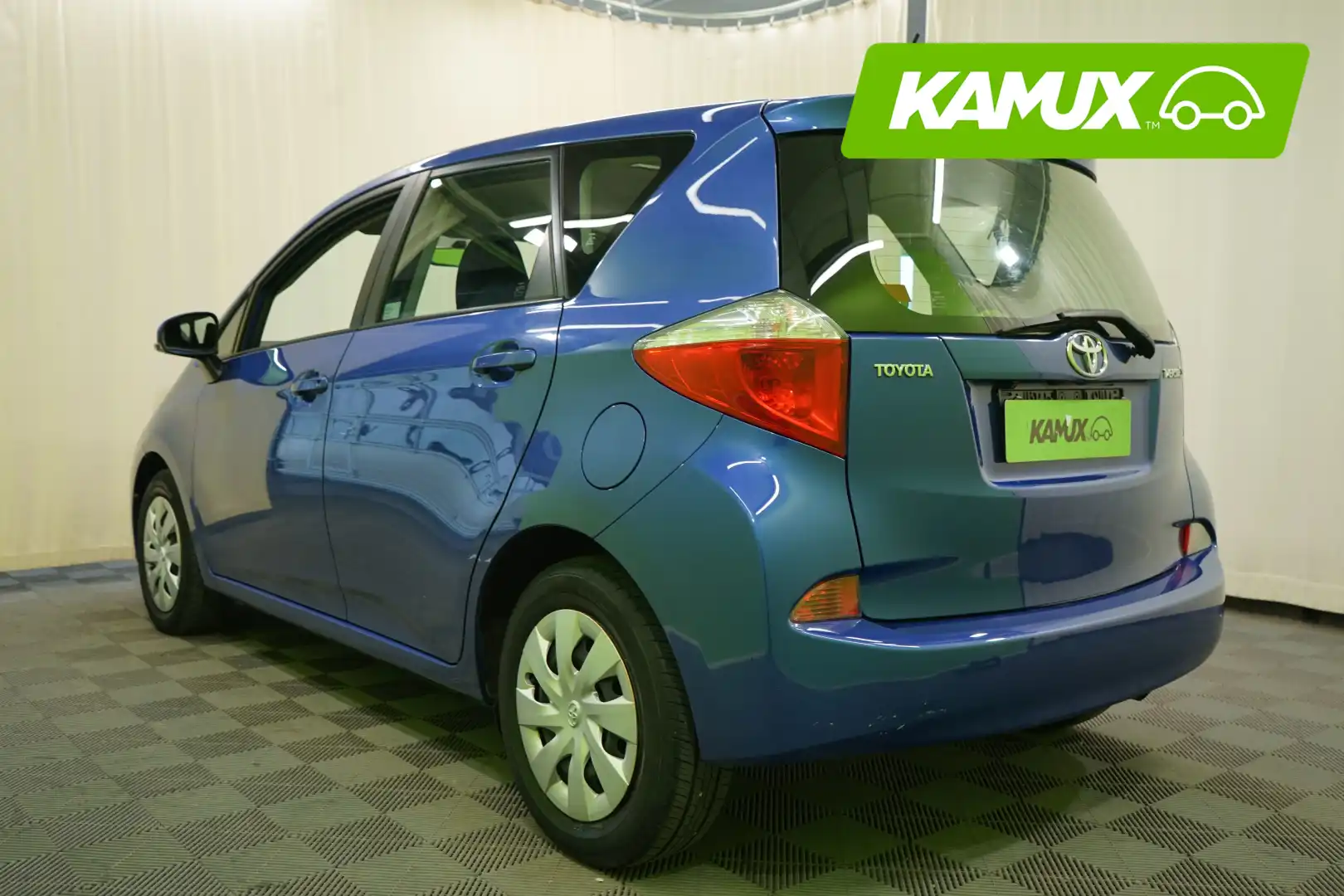 car-image