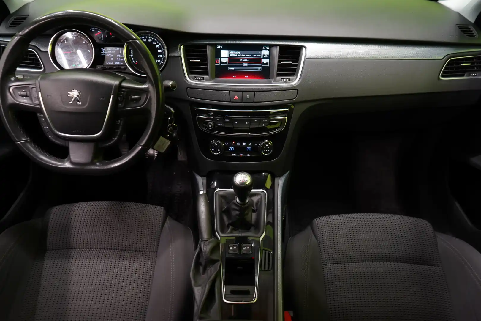 car-image