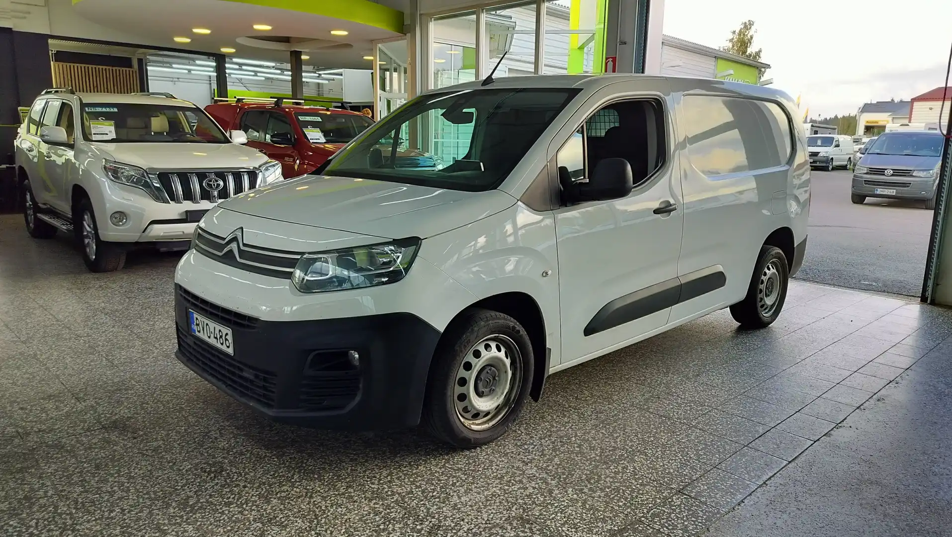 car-image