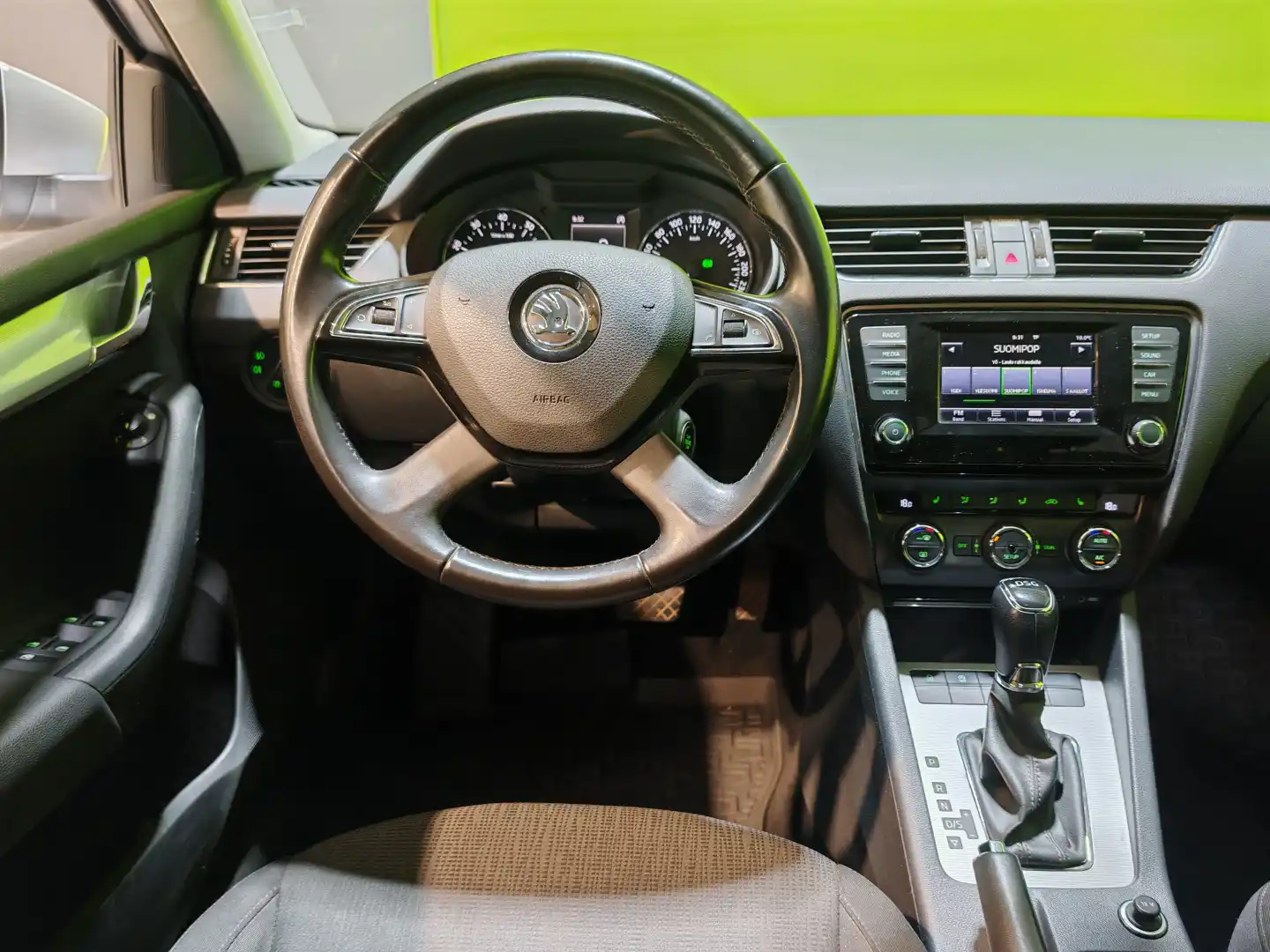 car-image