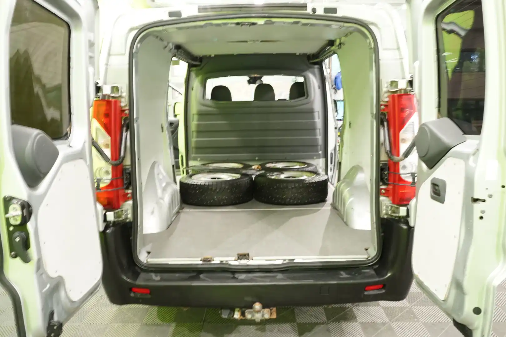 car-image