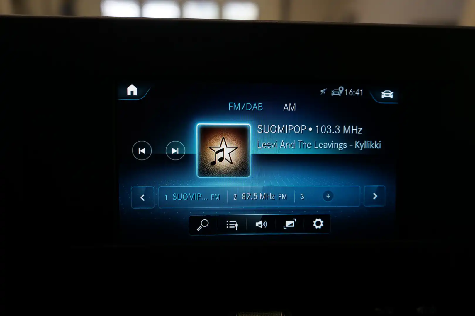 car-image