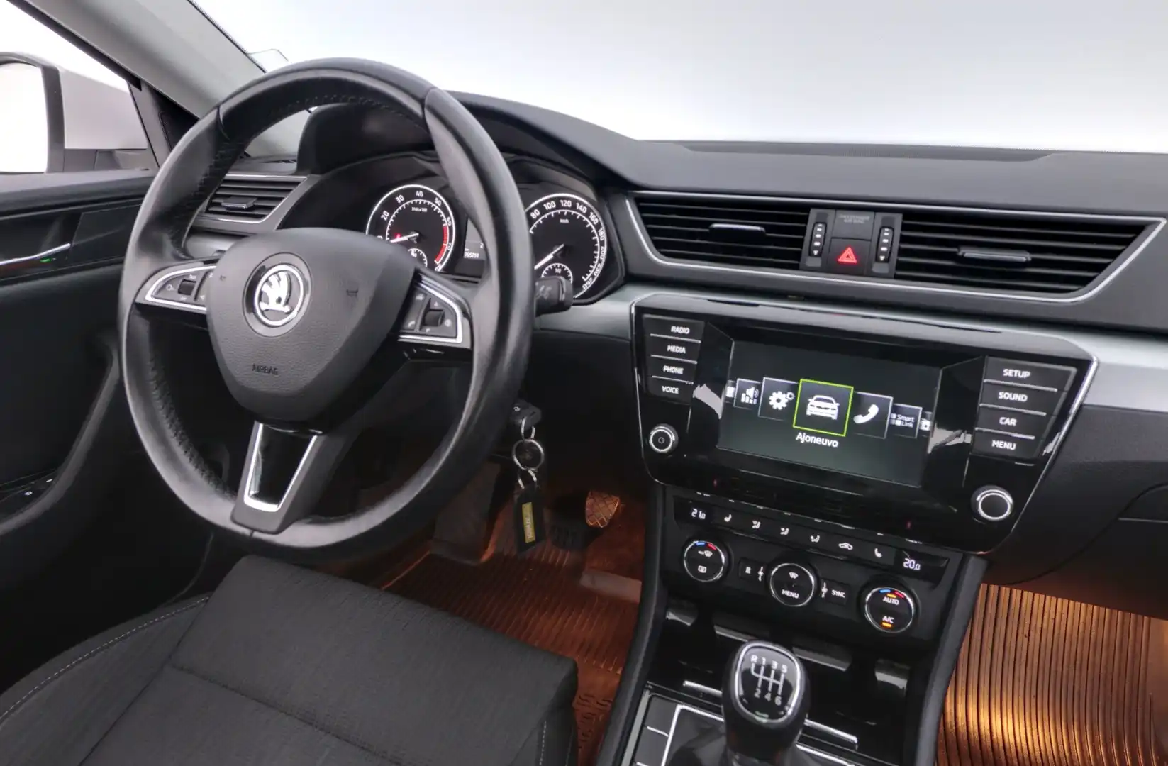 car-image