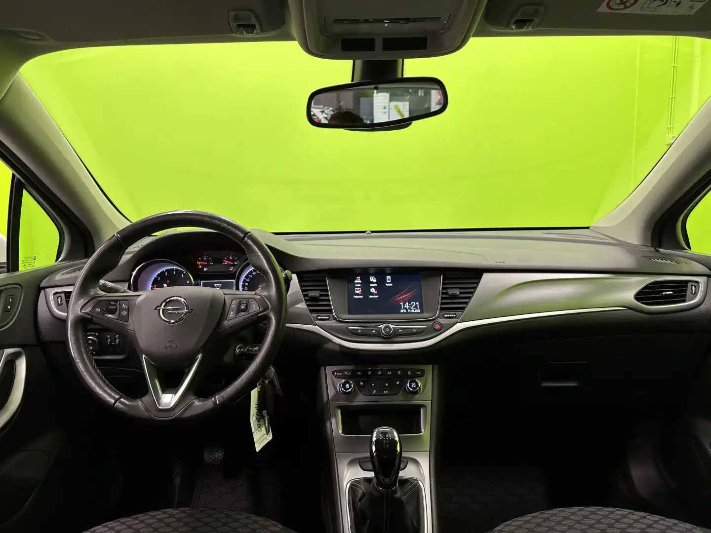 car-image