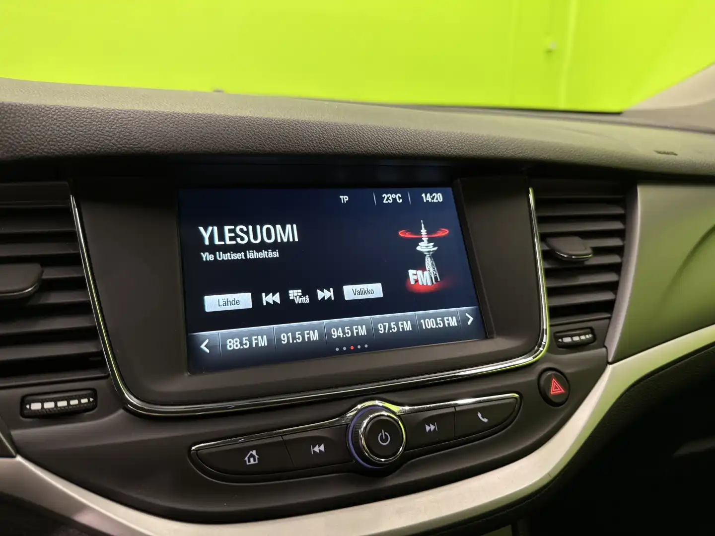 car-image
