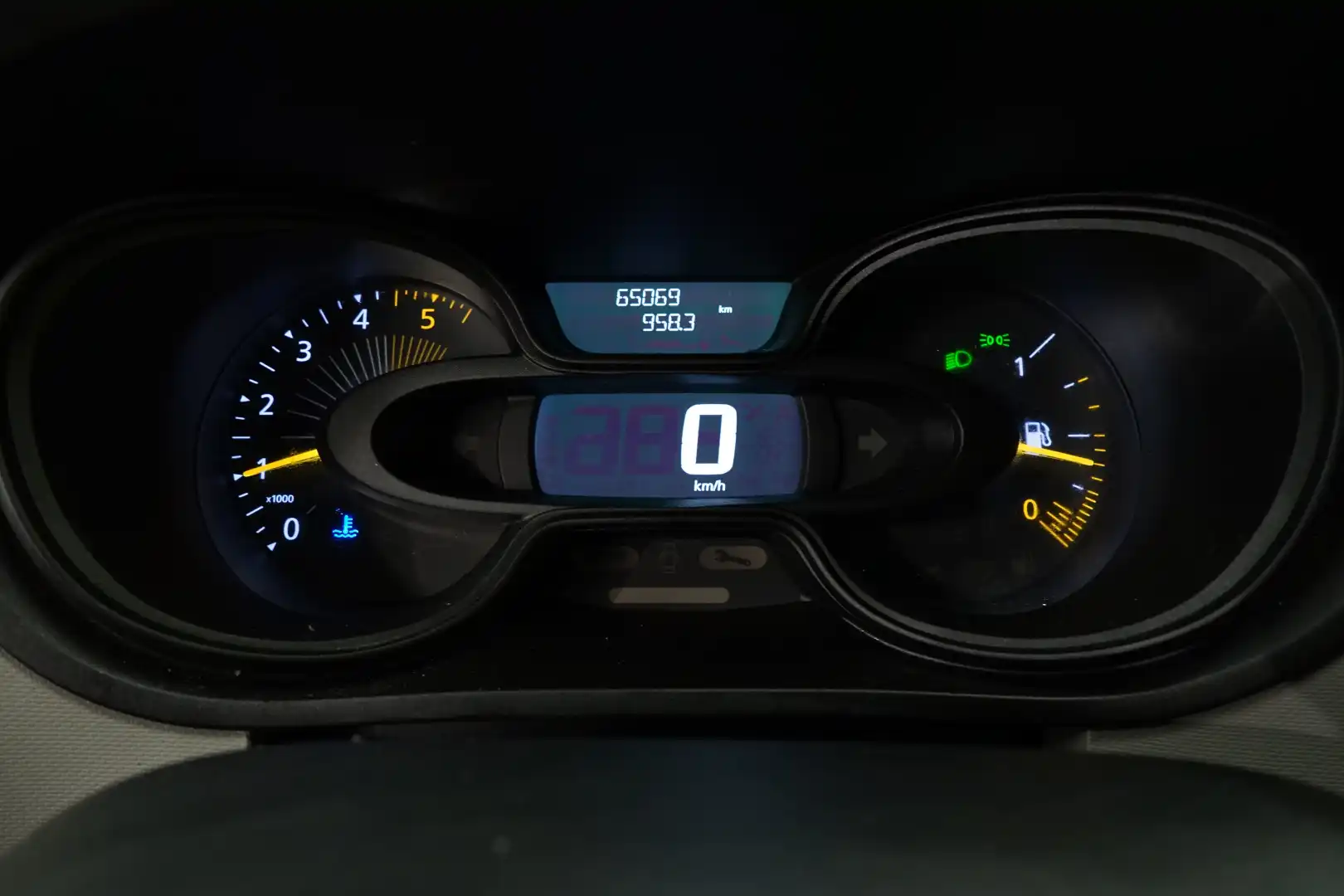 car-image