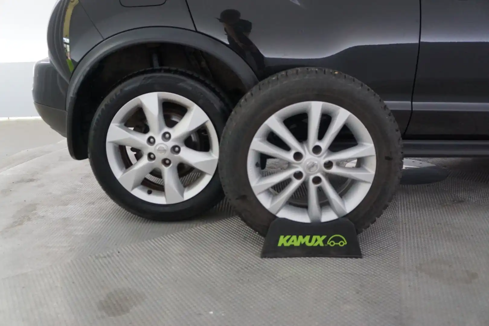 car-image