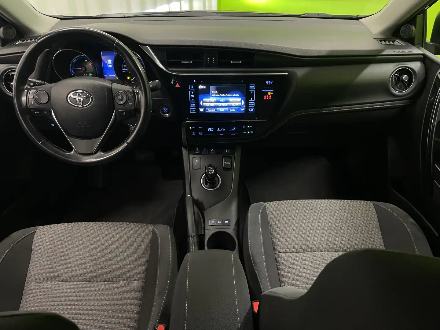 car-image