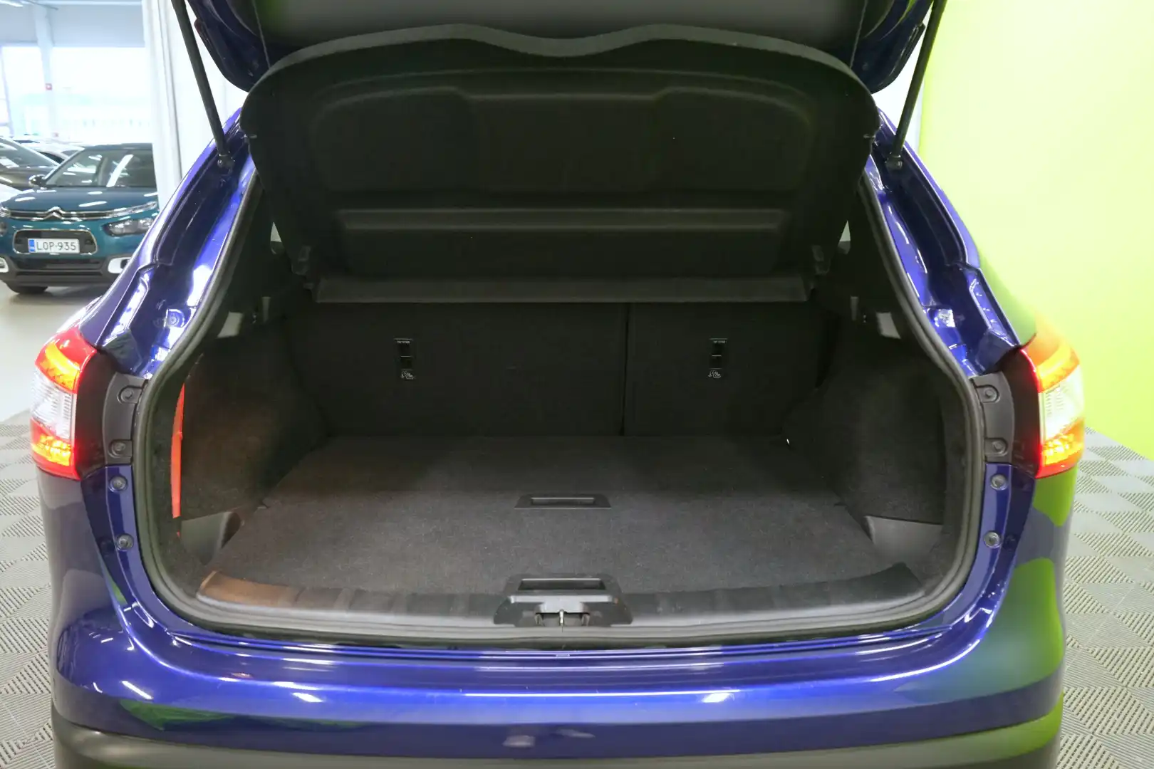 car-image