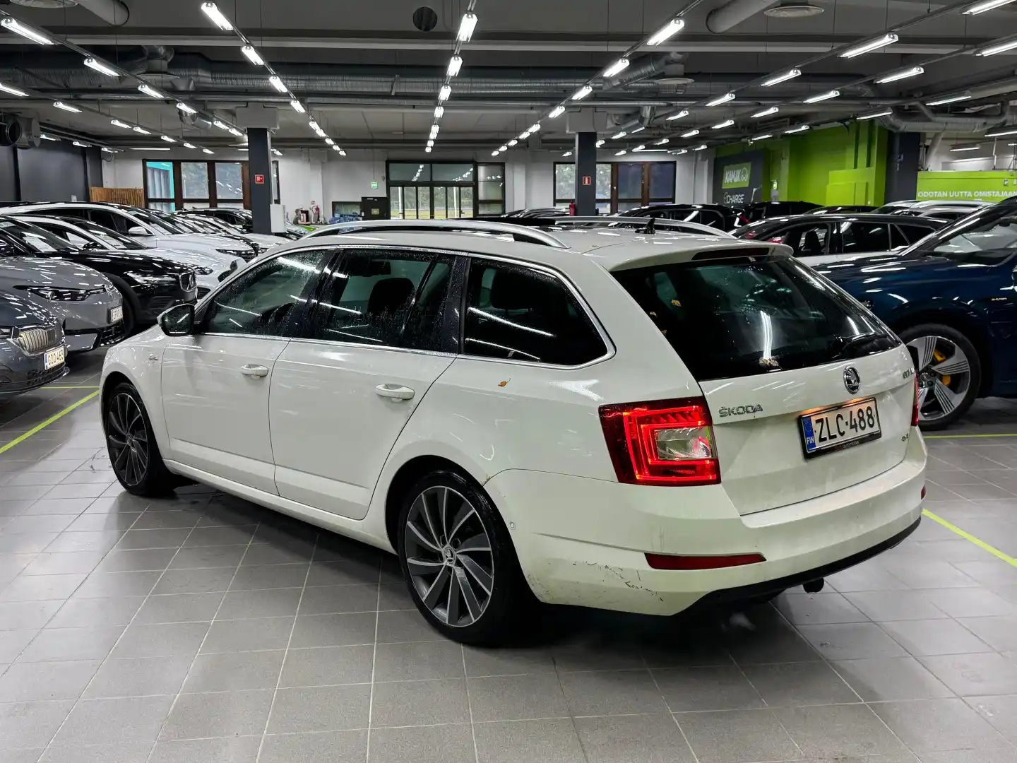 car-image