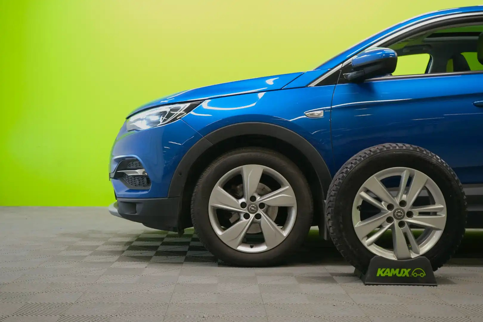car-image