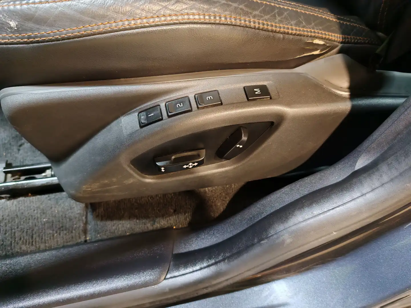 car-image