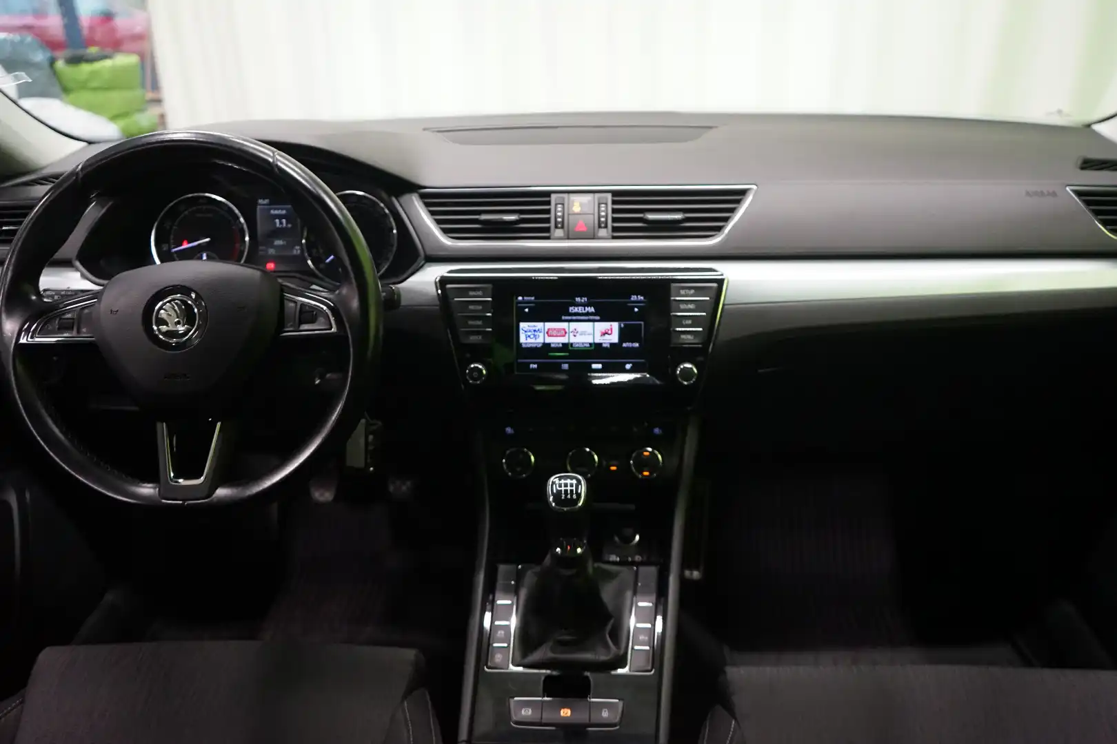car-image