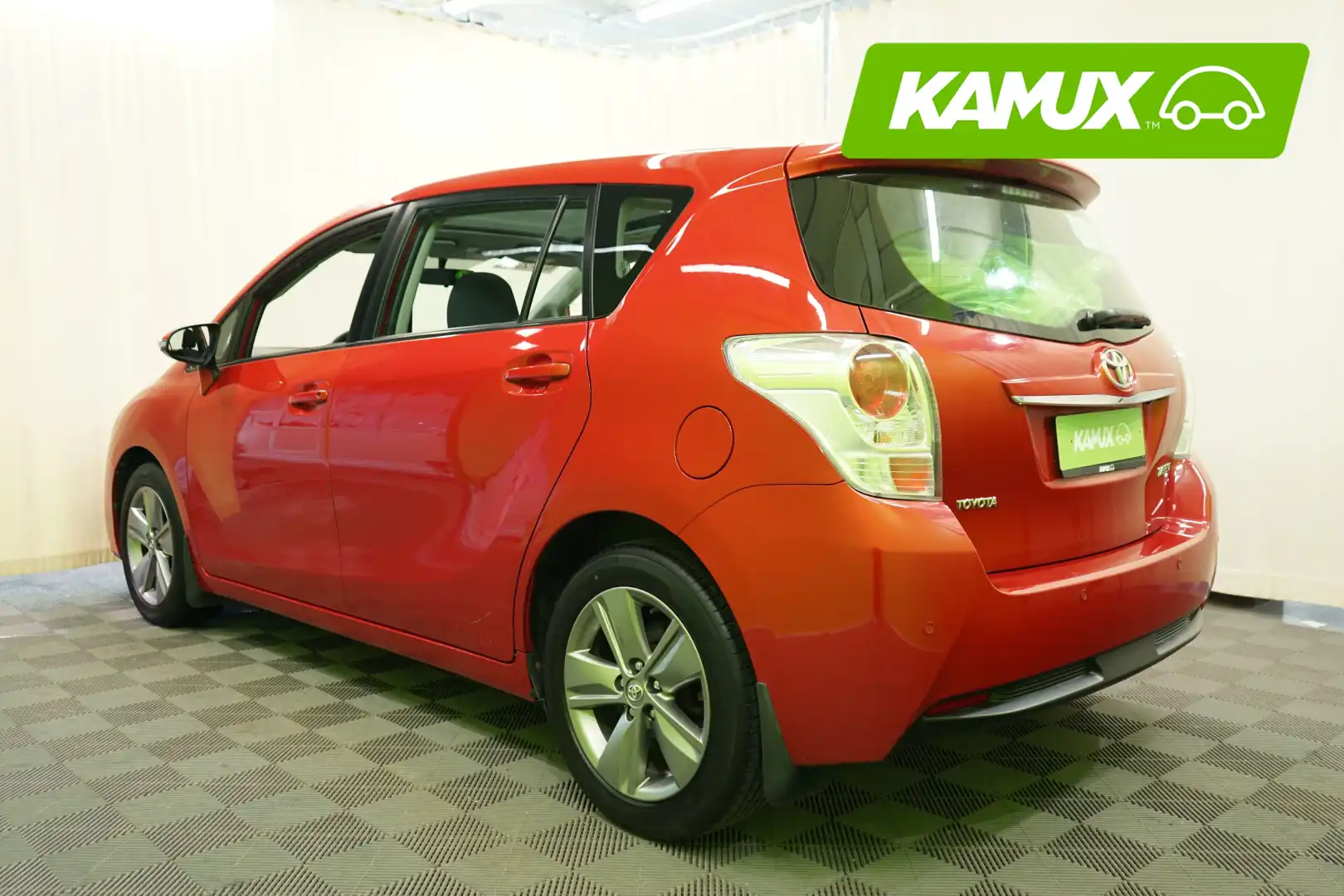 car-image
