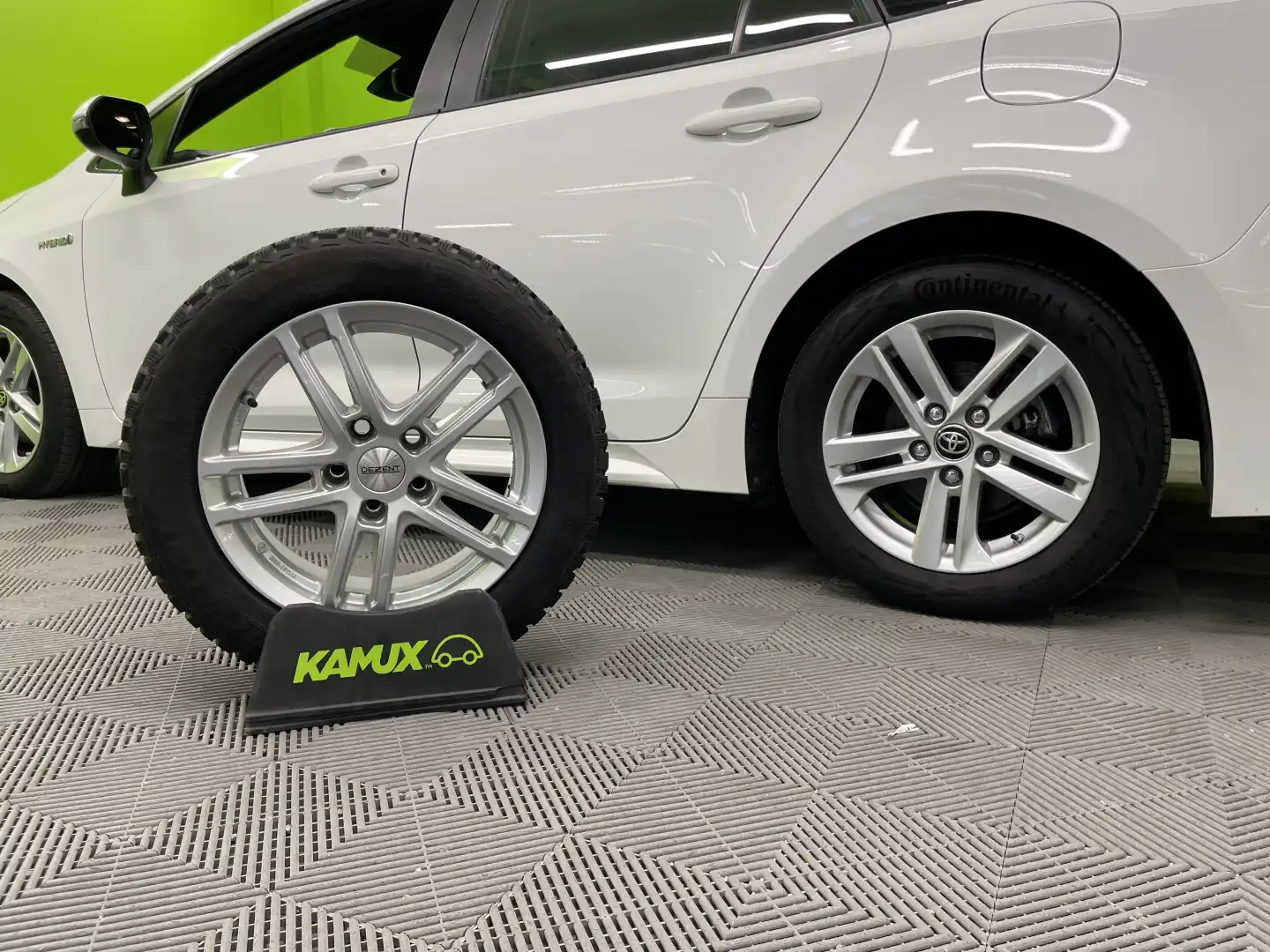 car-image