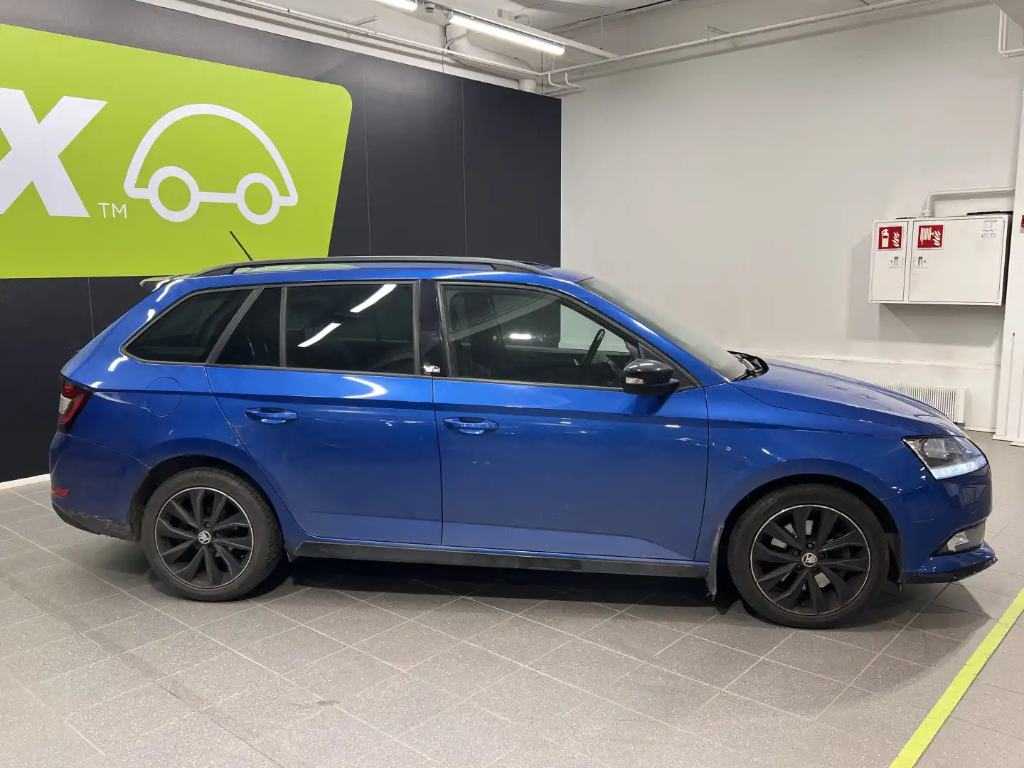 car-image