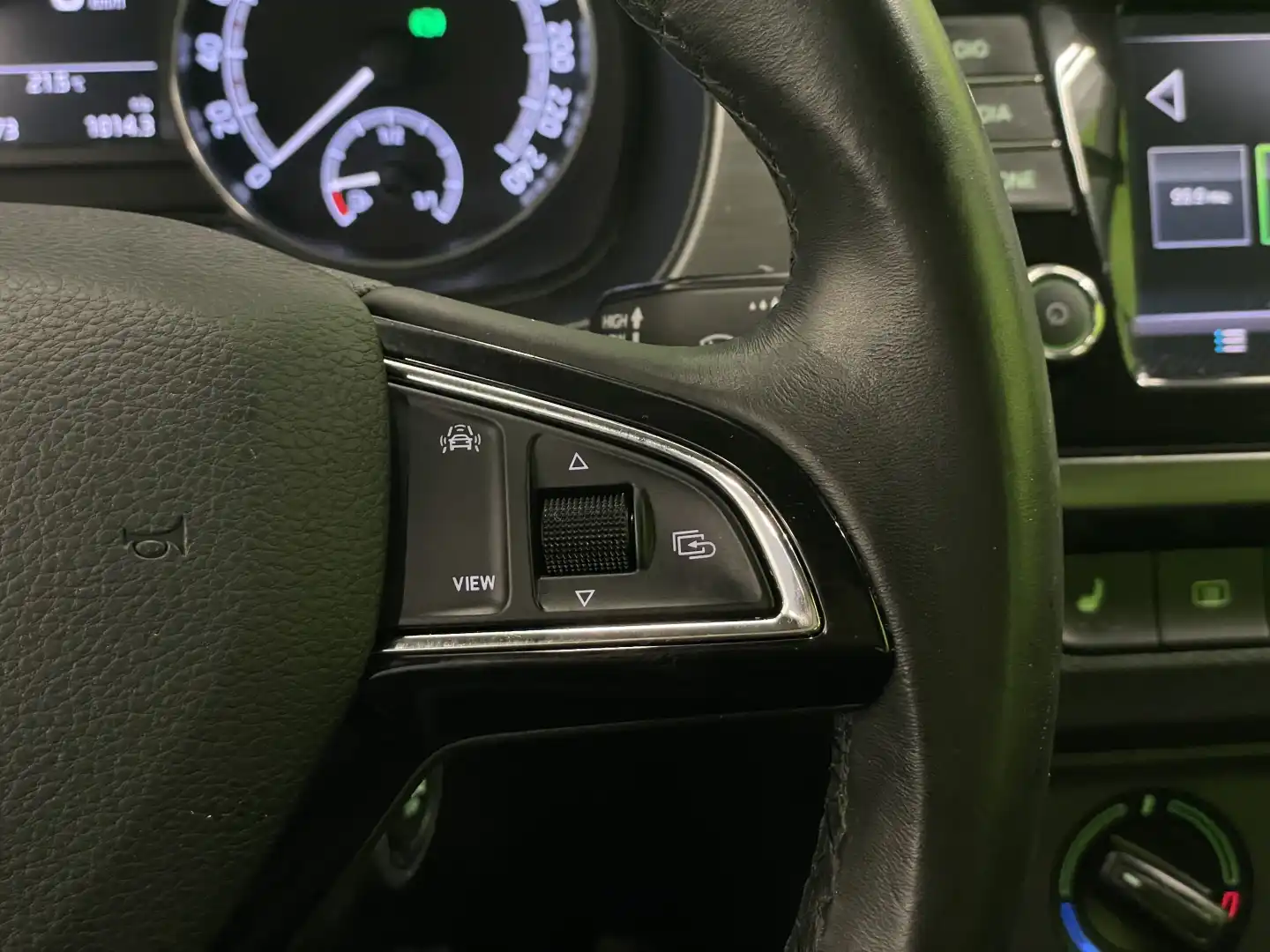 car-image