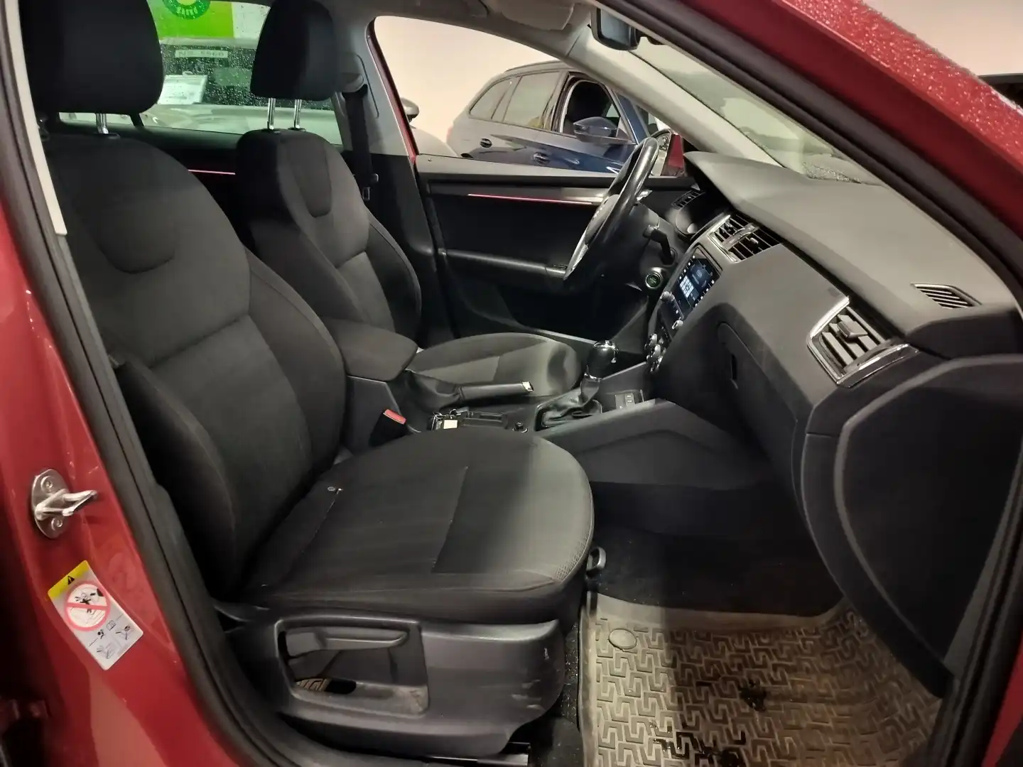 car-image