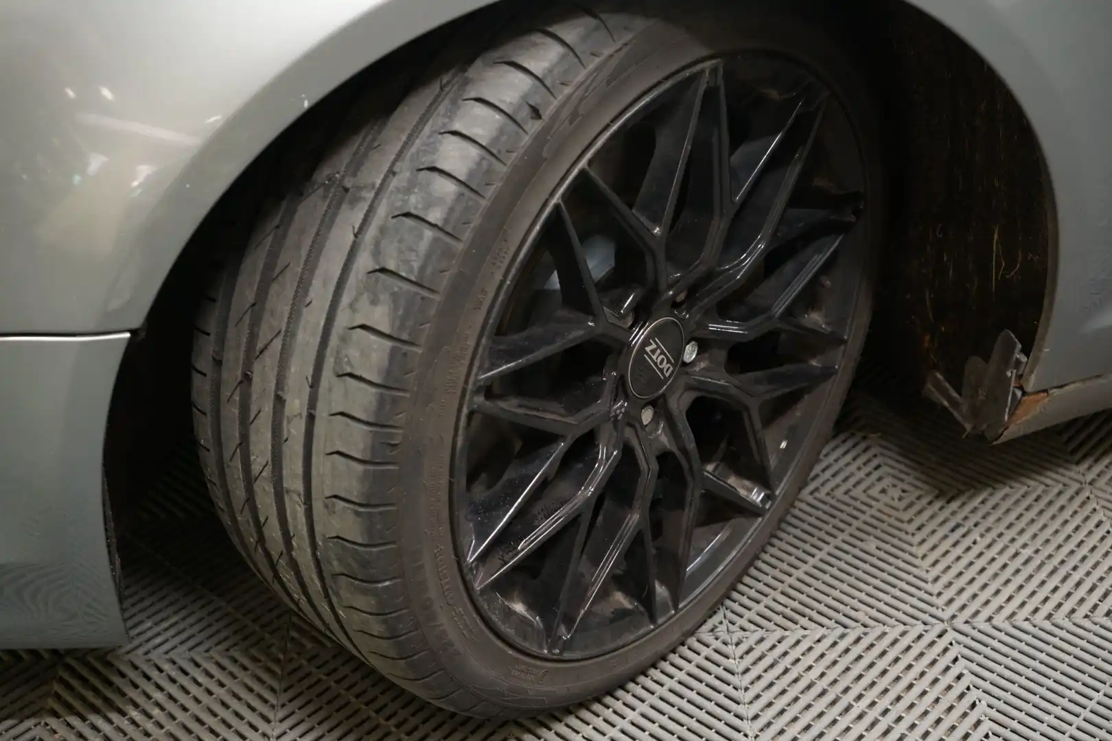 car-image