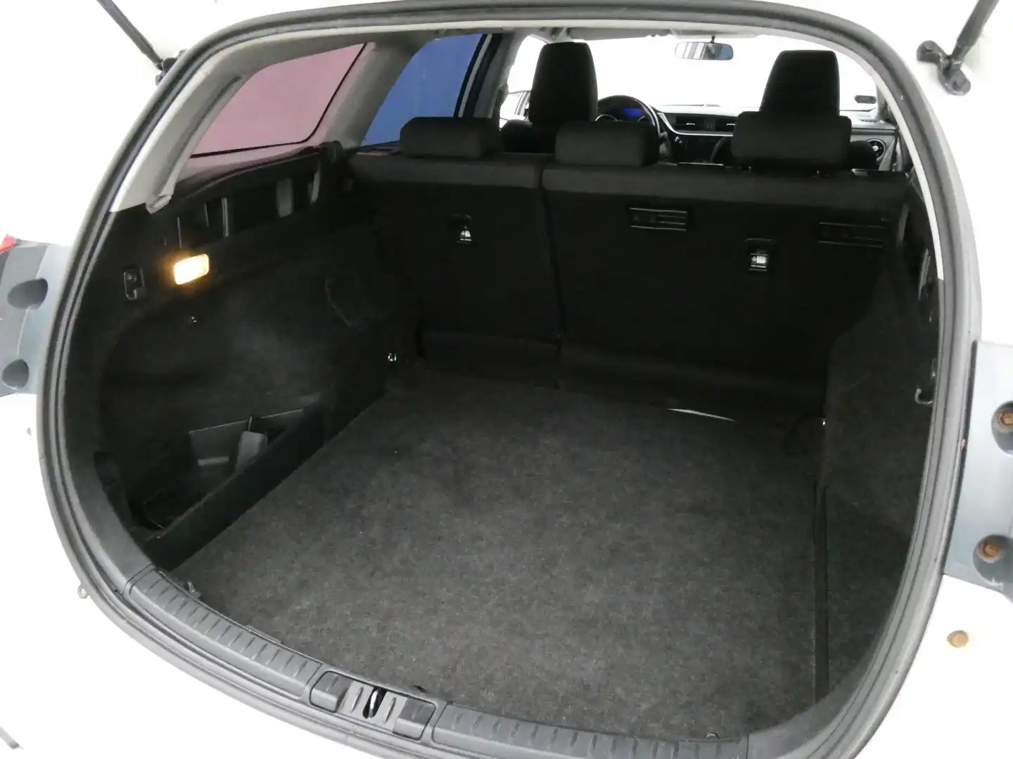 car-image