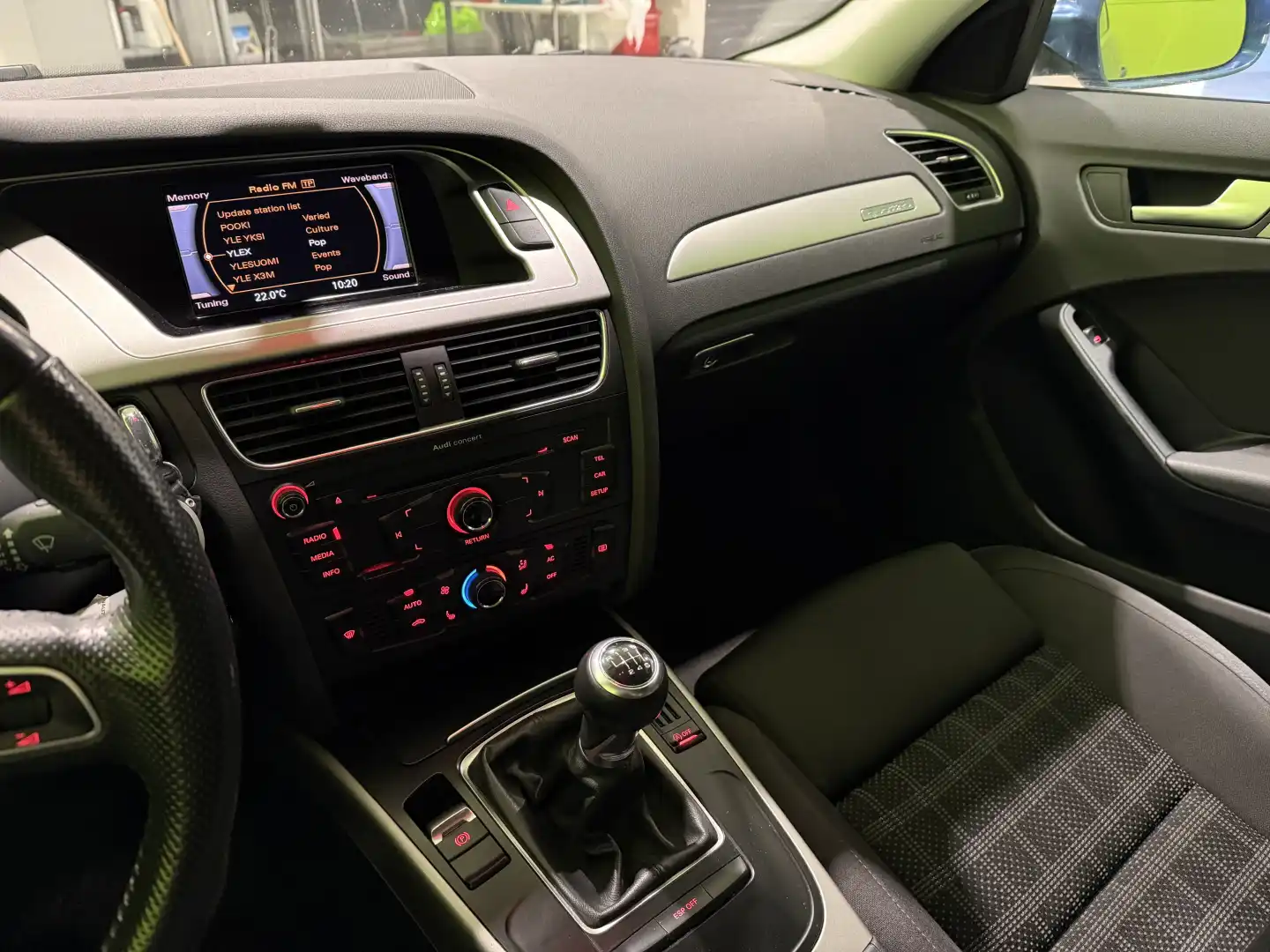 car-image